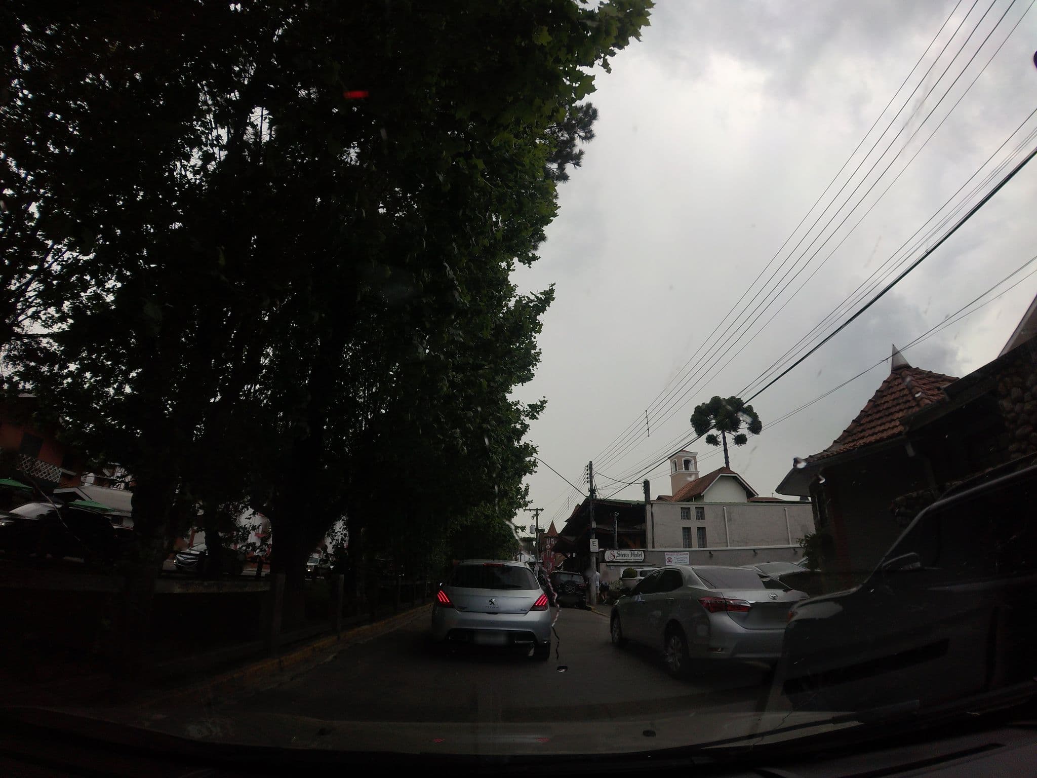 Street view near Siena Hotel, Campos do Jordão — © andersoal (CC BY-SA · Mapillary)