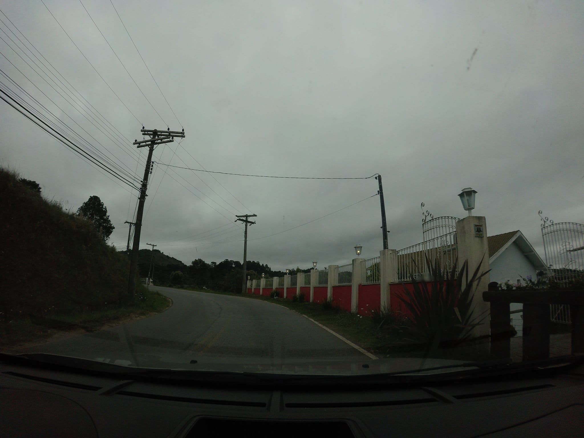 Street view near Pousada Bosque Das Araucárias, Campos do Jordão — © andersoal (CC BY-SA · Mapillary)