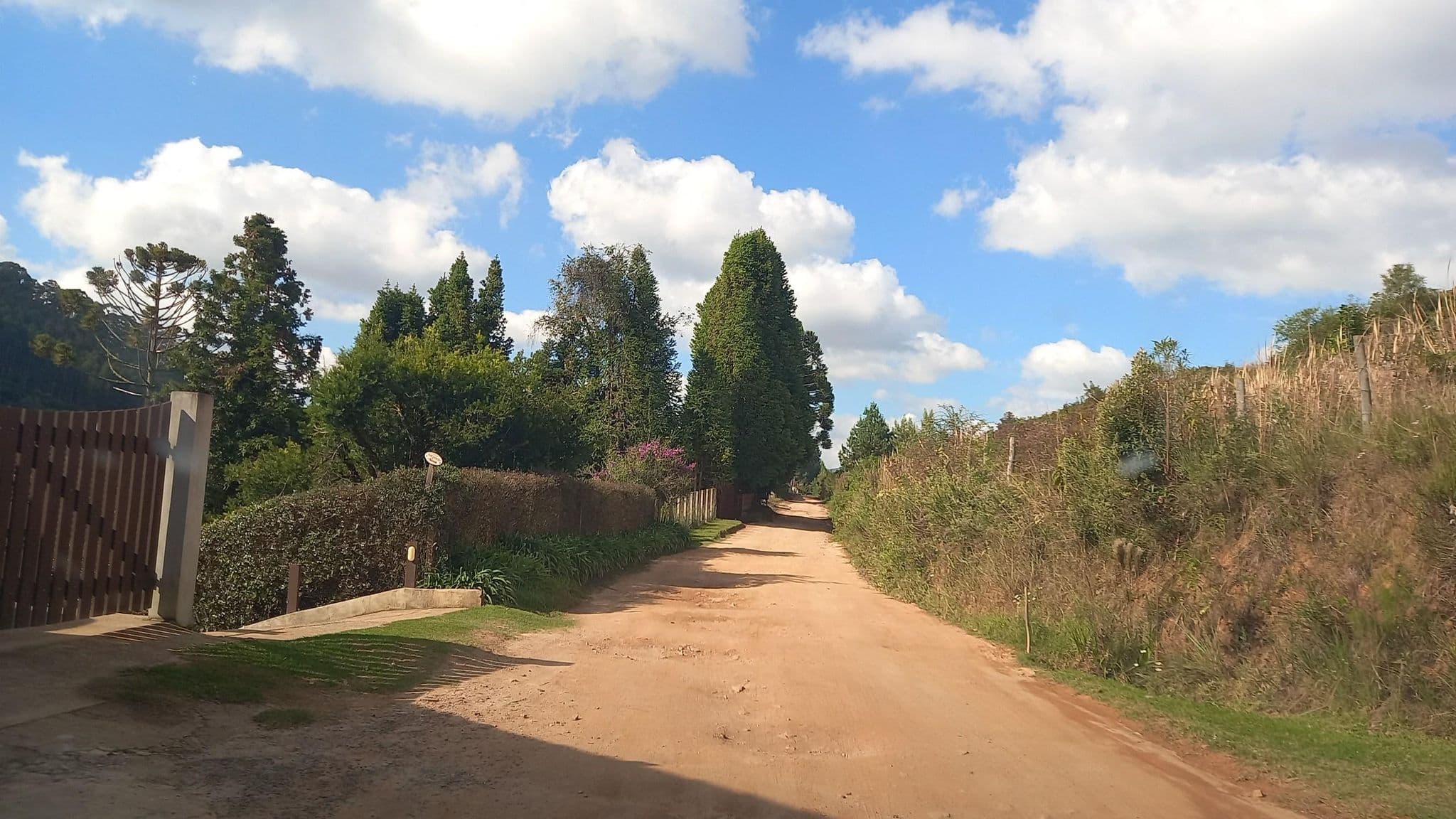 Street view near Chalés Leopoldo, Monte Verde — © gchiorato (CC BY-SA · Mapillary)