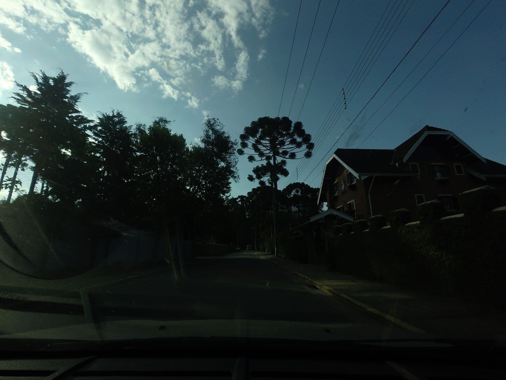 Street view near Canto Feliz Hostel, Campos do Jordão — © andersoal (CC BY-SA · Mapillary)