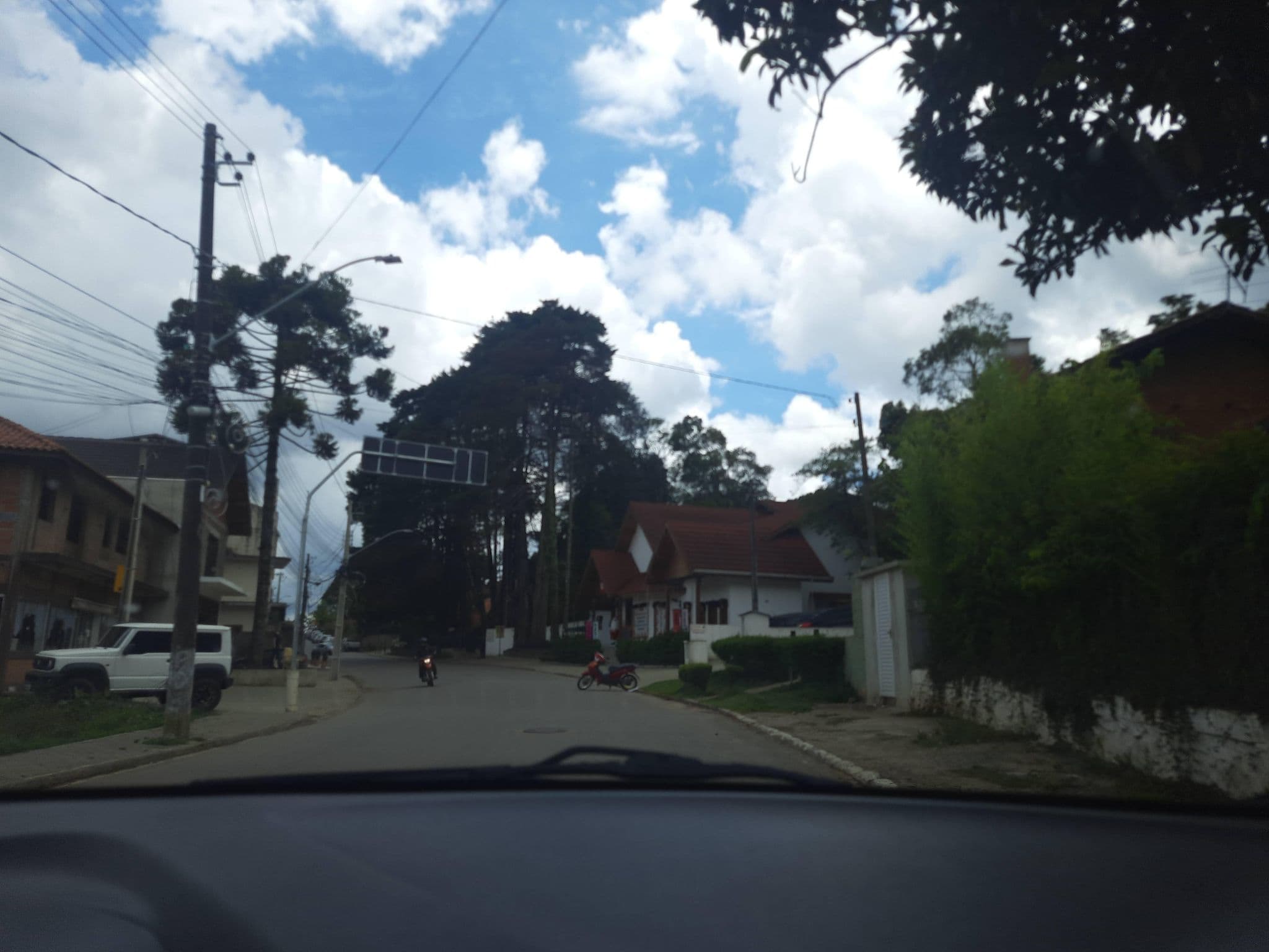 Street view near Hotel e Restaurante Chalana, Monte Verde — © alemenezes (CC BY-SA · Mapillary)