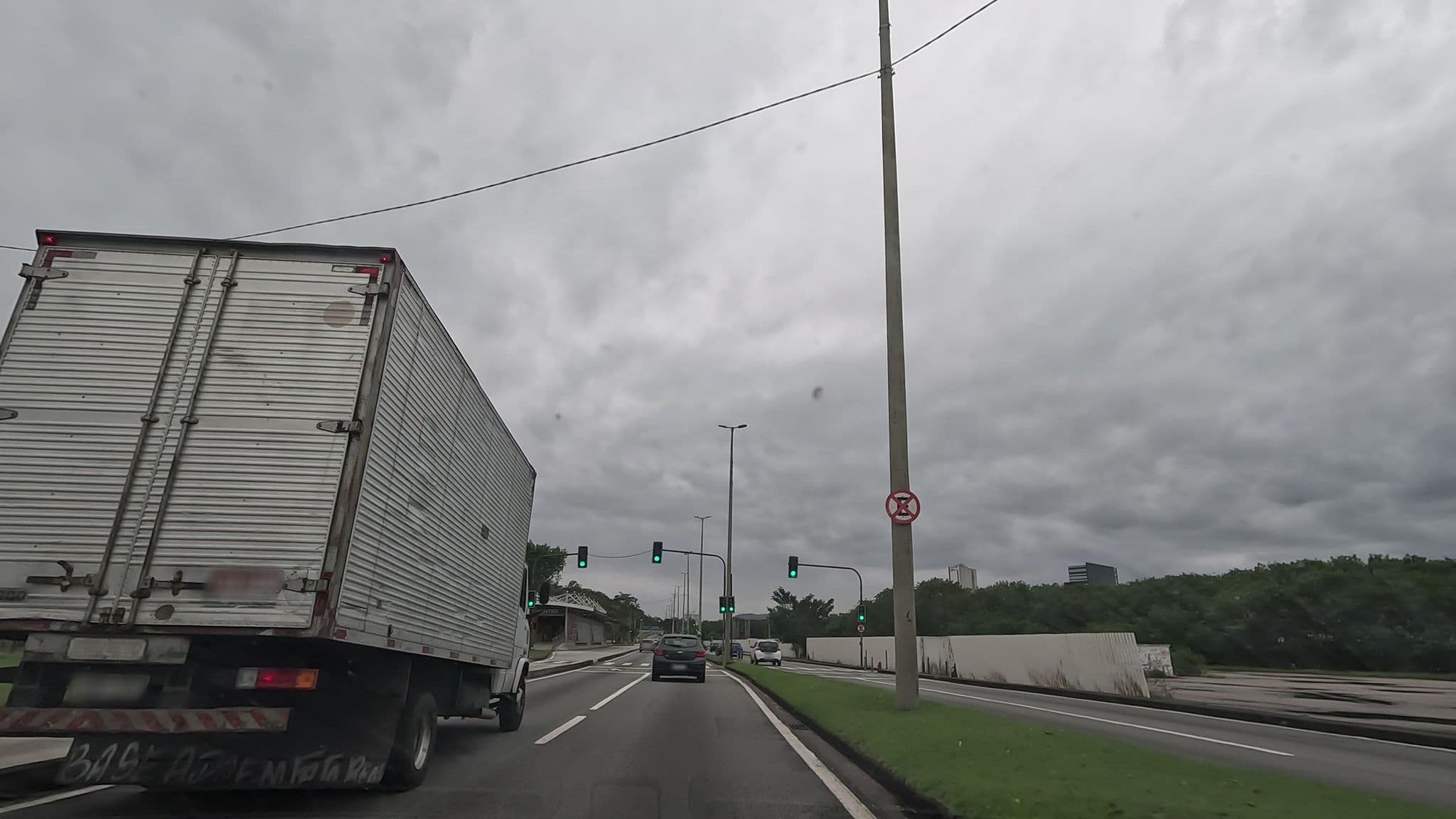 Street view near Hotel Claro, Barra da Tijuca — © enzostana (CC BY-SA · Mapillary)