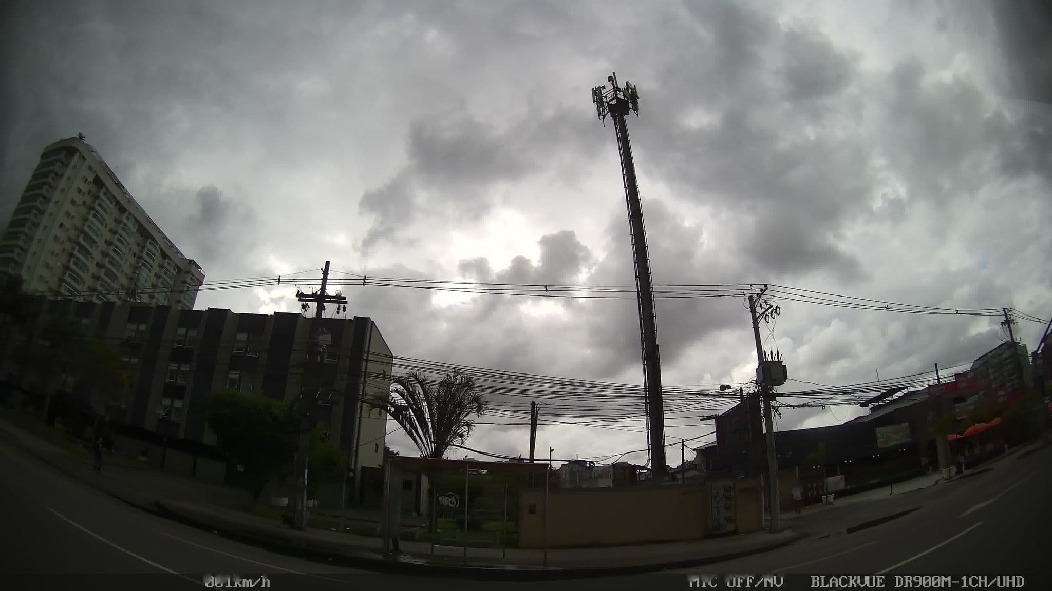 Street view near Café do Monza, Barra da Tijuca — © kaart_1 (CC BY-SA · Mapillary)