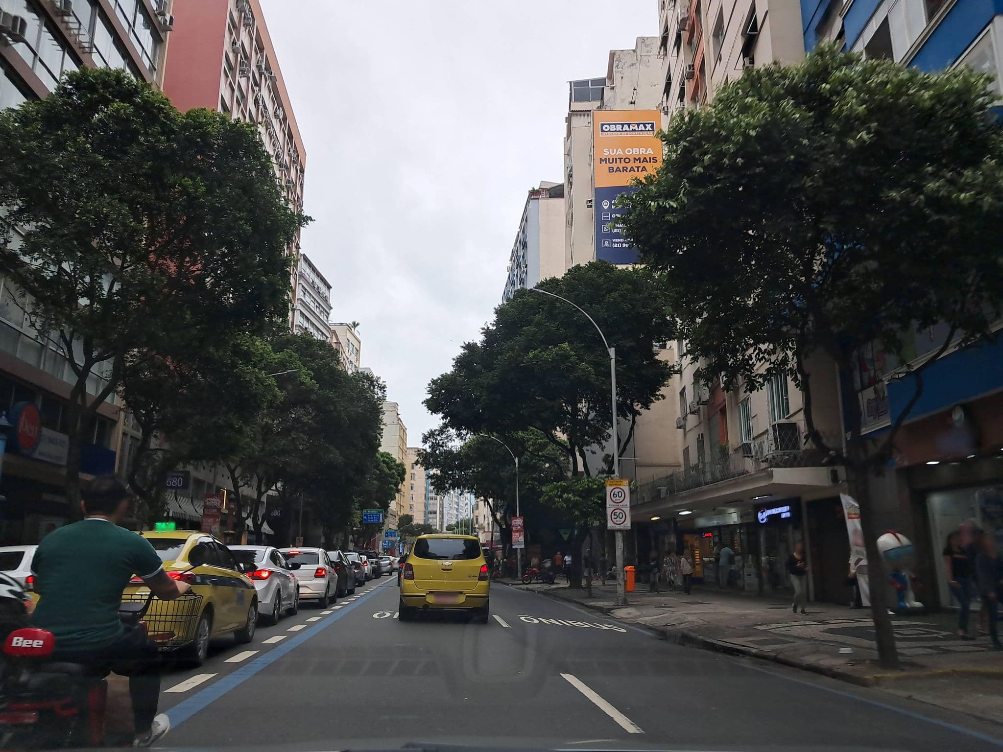 Street view near Grande Hotel Canadá, Copacabana — © enzostana (CC BY-SA · Mapillary)