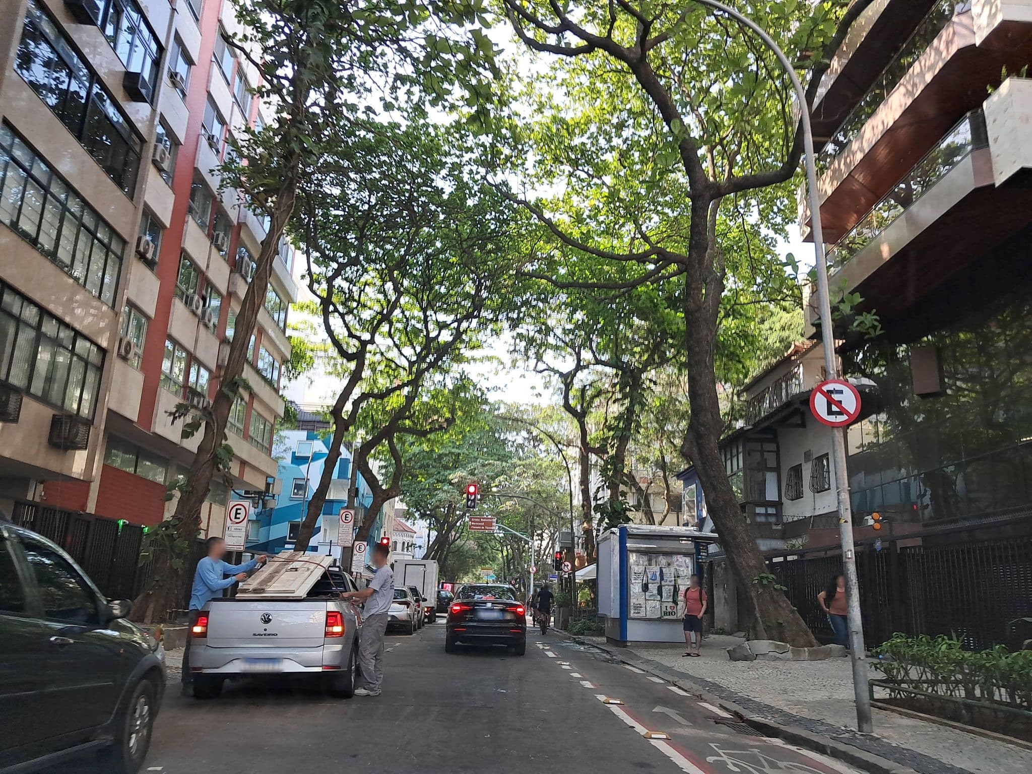 Street view near Homo Holiday Rental, Ipanema — © enzostana (CC BY-SA · Mapillary)