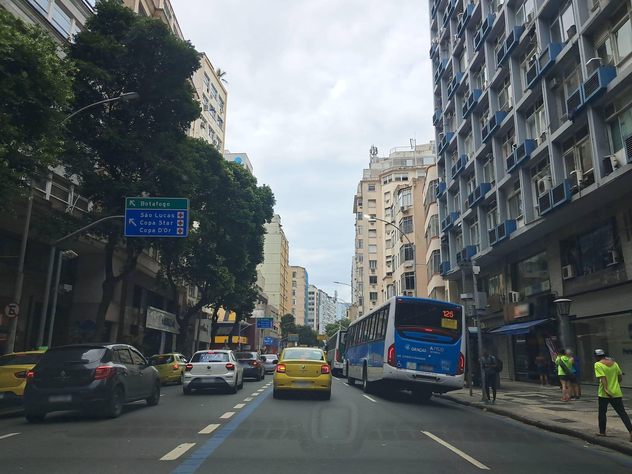 Street view near Trust Collective Hostel Nossa Senhora, Copacabana — © enzostana (CC BY-SA · Mapillary)