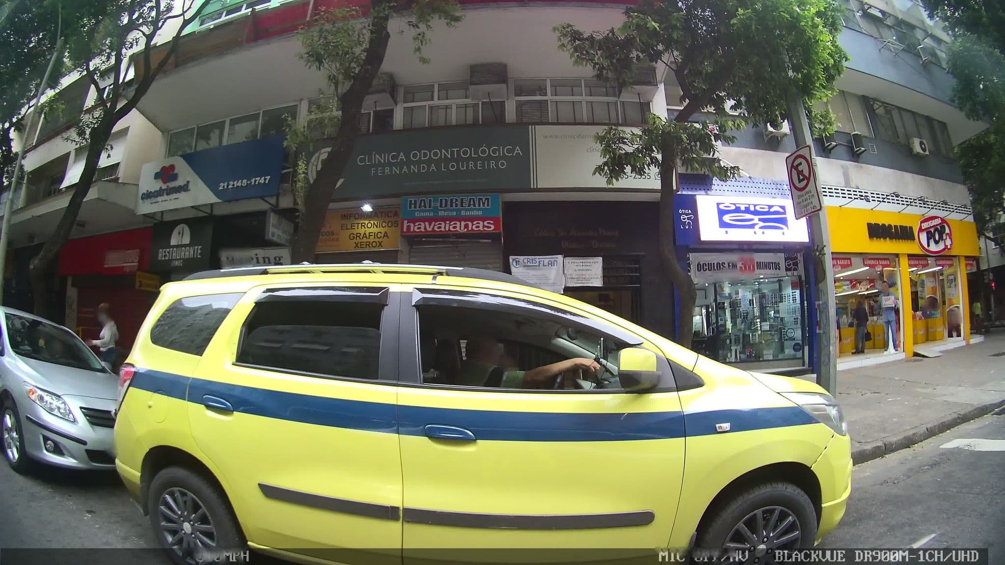 Street view near Copa Hostel, Copacabana — © kaart_1 (CC BY-SA · Mapillary)