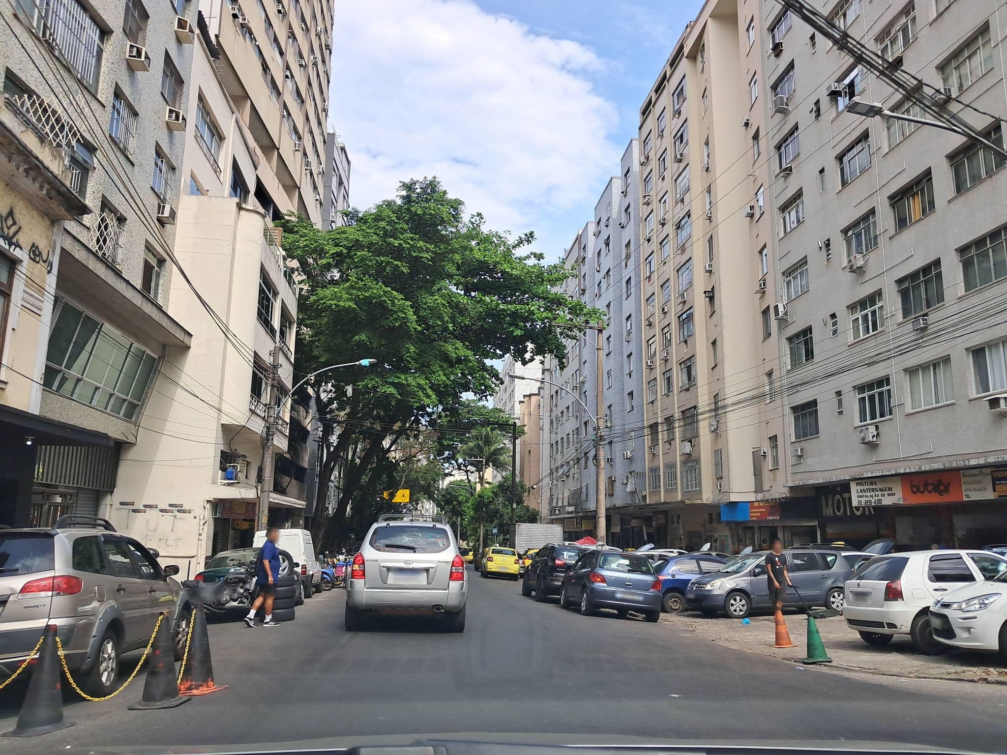 Street view near Hercus Hostel, Copacabana — © enzostana (CC BY-SA · Mapillary)