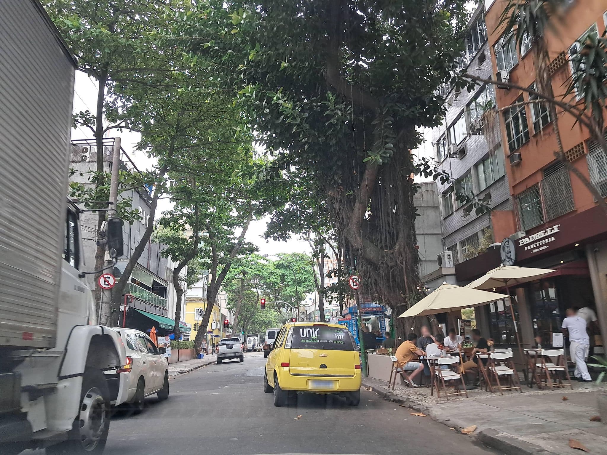Street view near Cool Beans Flats, Ipanema — © Malu25 (CC BY-SA · Mapillary)