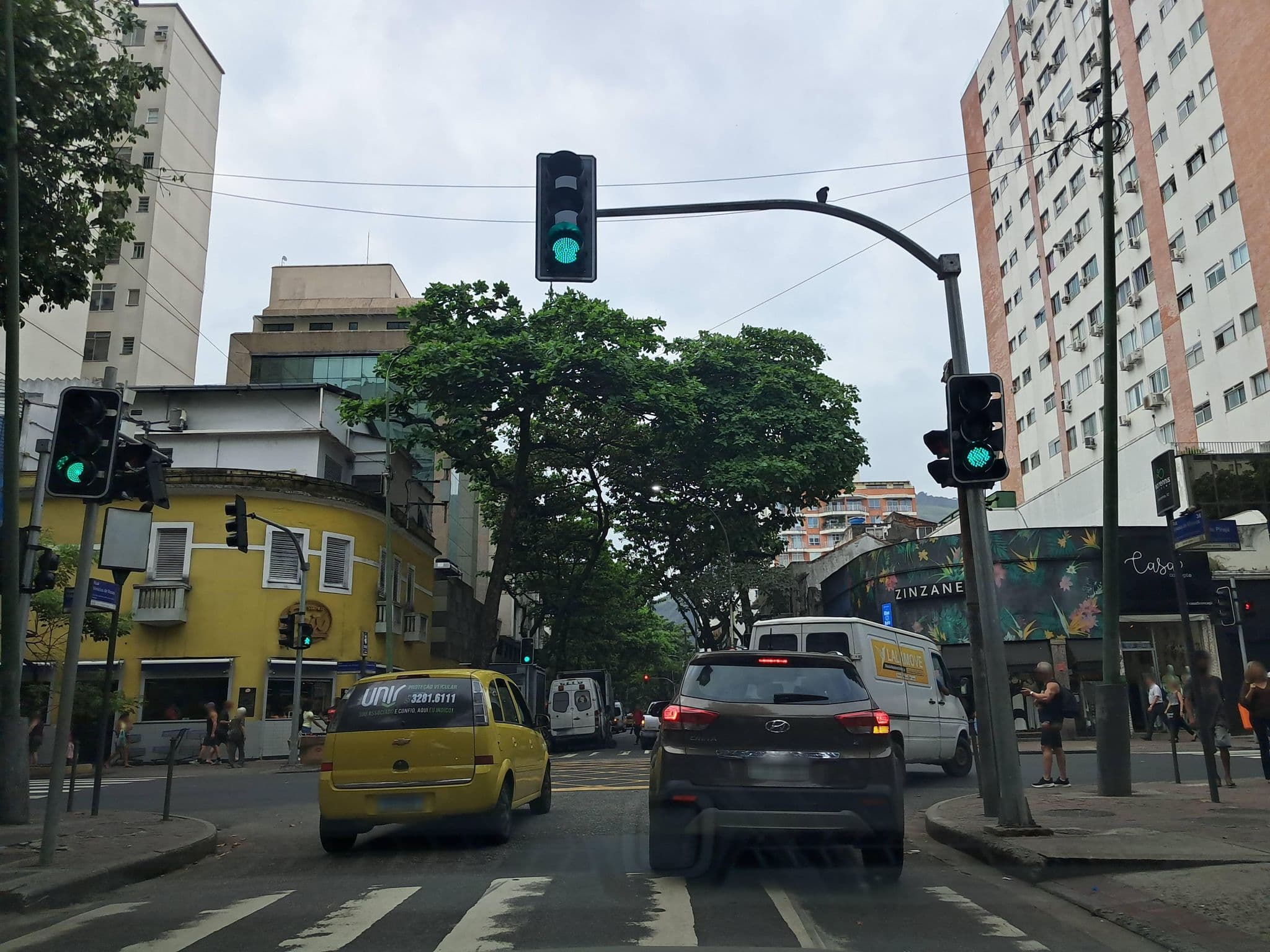 Street view near Vermont Hotel, Ipanema — © Malu25 (CC BY-SA · Mapillary)
