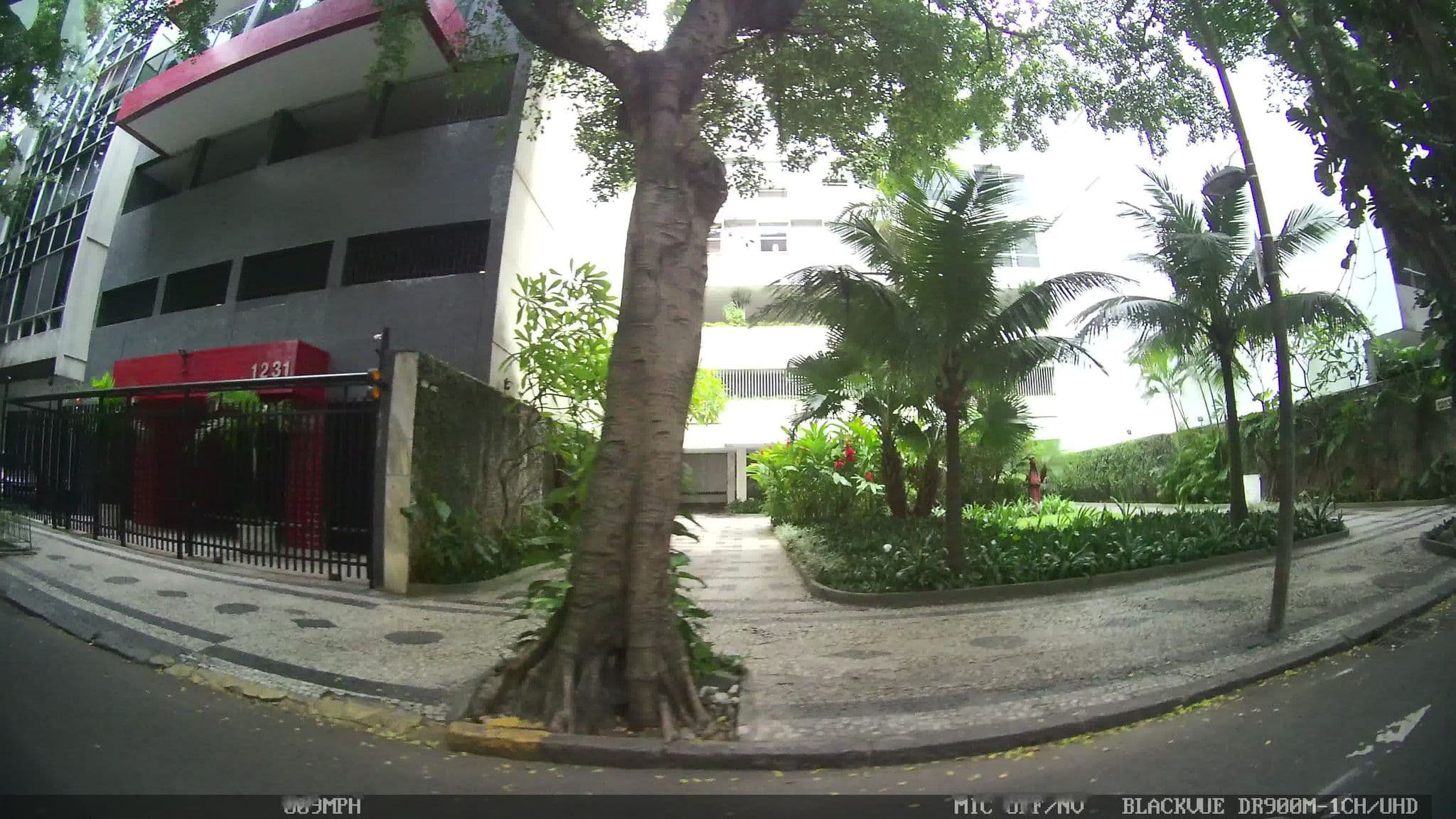 Street view near Everest Rio Hotel, Ipanema — © kaart_1 (CC BY-SA · Mapillary)