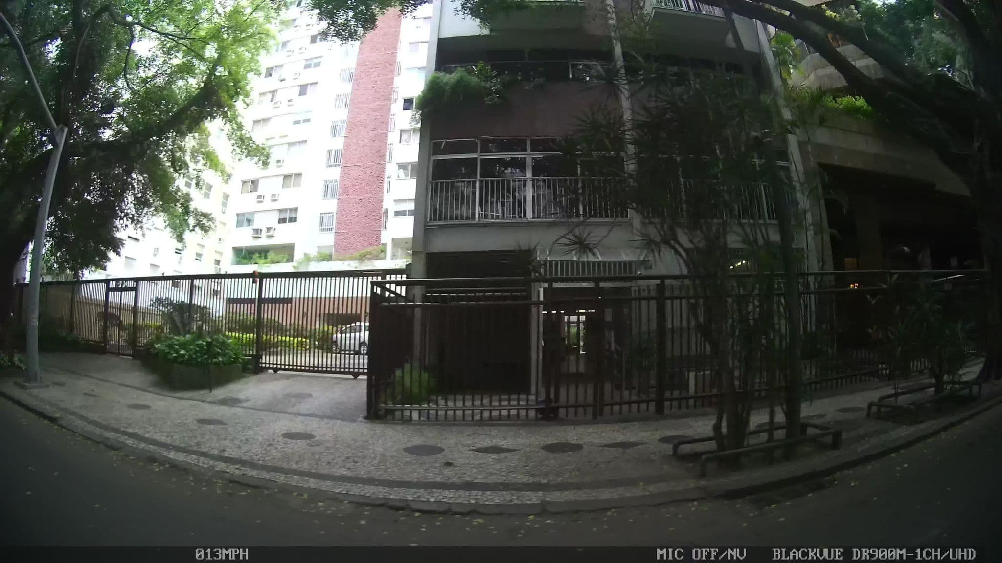 Street view near Crab Hostel, Ipanema — © kaart_1 (CC BY-SA · Mapillary)