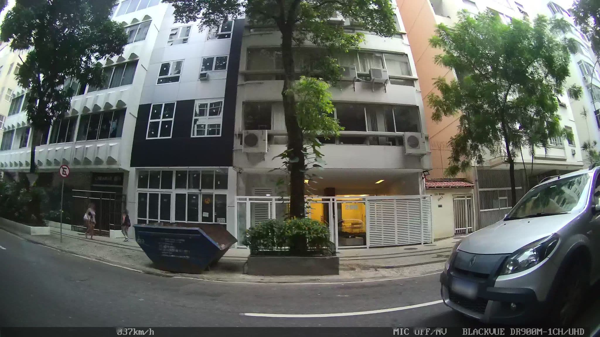 Street view near Ibis chez Elói, Copacabana — © kaart_1 (CC BY-SA · Mapillary)