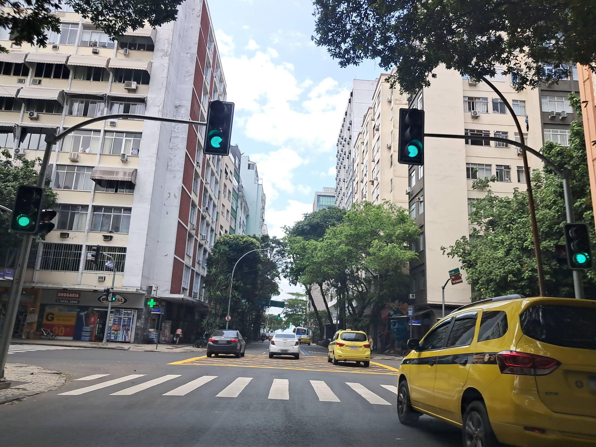 Street view near South american hotel, Ipanema — © enzostana (CC BY-SA · Mapillary)