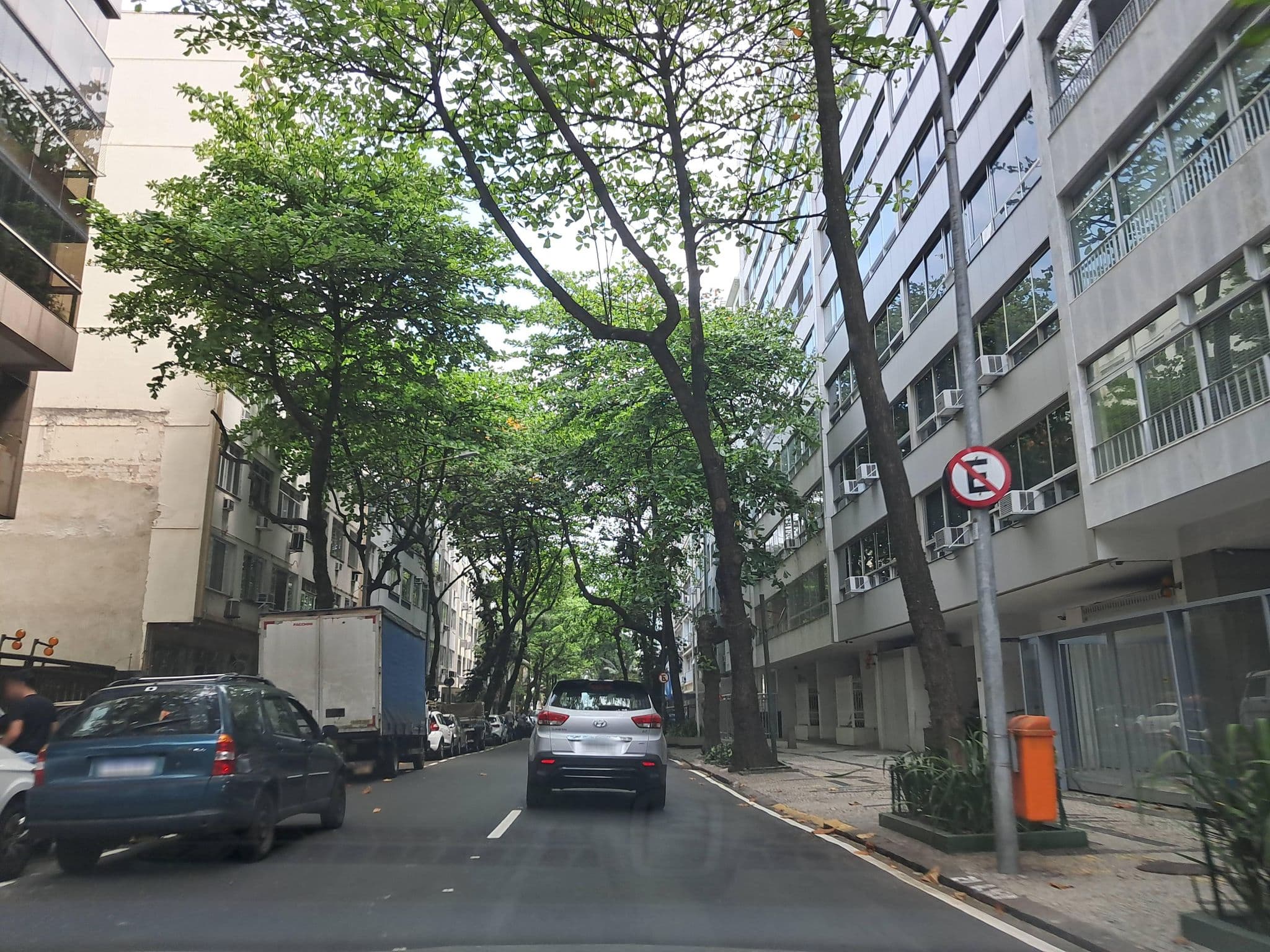 Street view near Piratas Hostel, Ipanema — © enzostana (CC BY-SA · Mapillary)