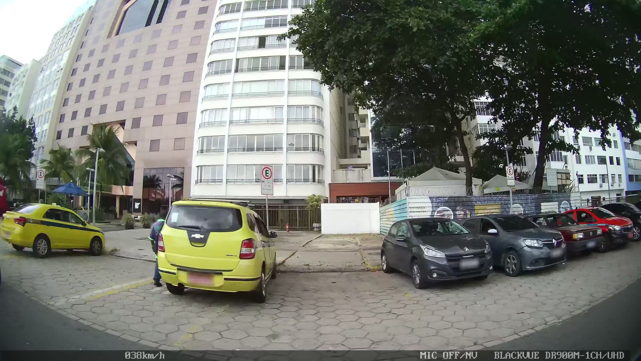 Street view near Tulip Inn Rio de Janeiro Copacabana, Copacabana — © kaart_1 (CC BY-SA · Mapillary)