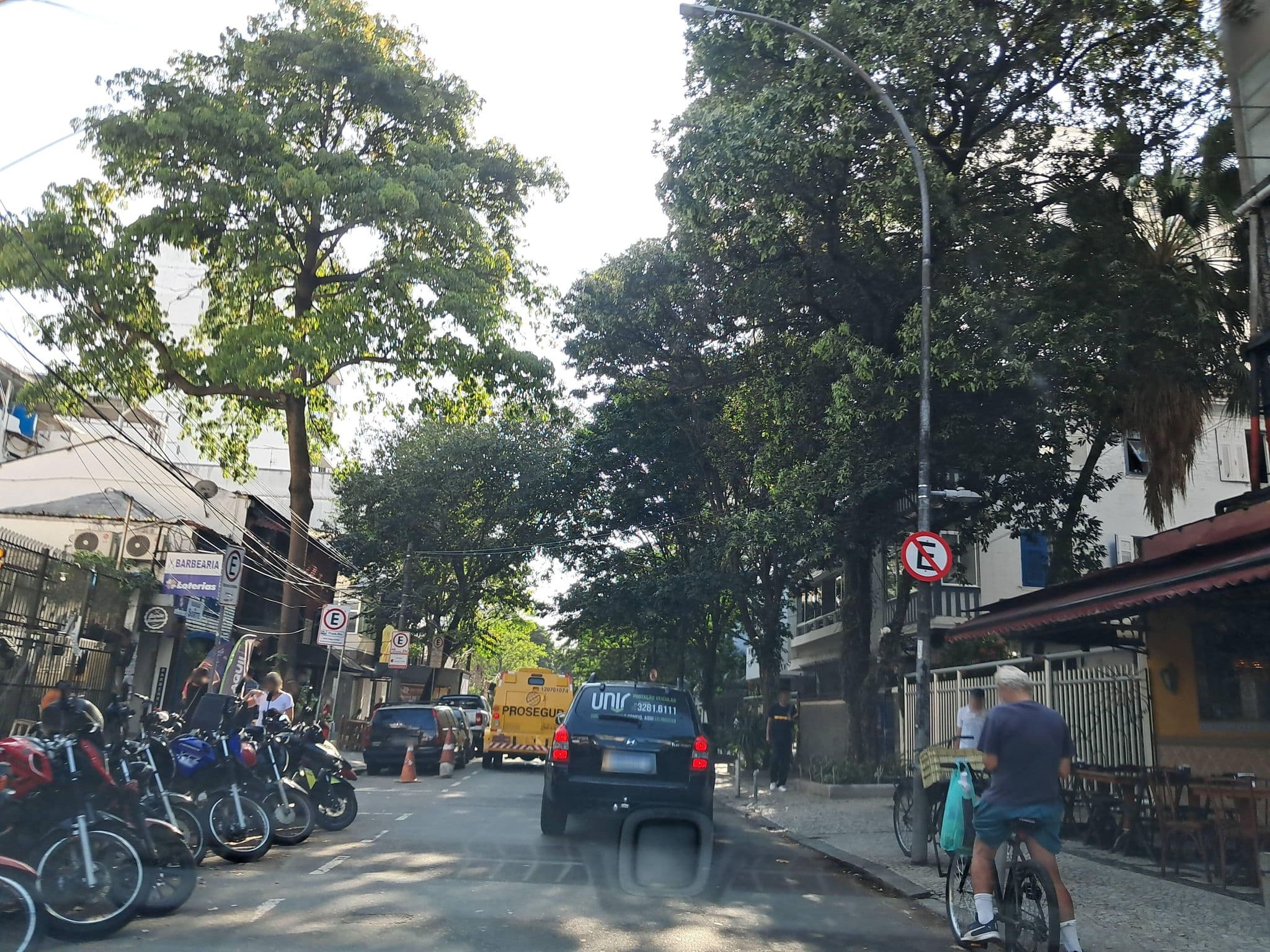 Street view near Casa dos Mineiros, Ipanema — © enzostana (CC BY-SA · Mapillary)