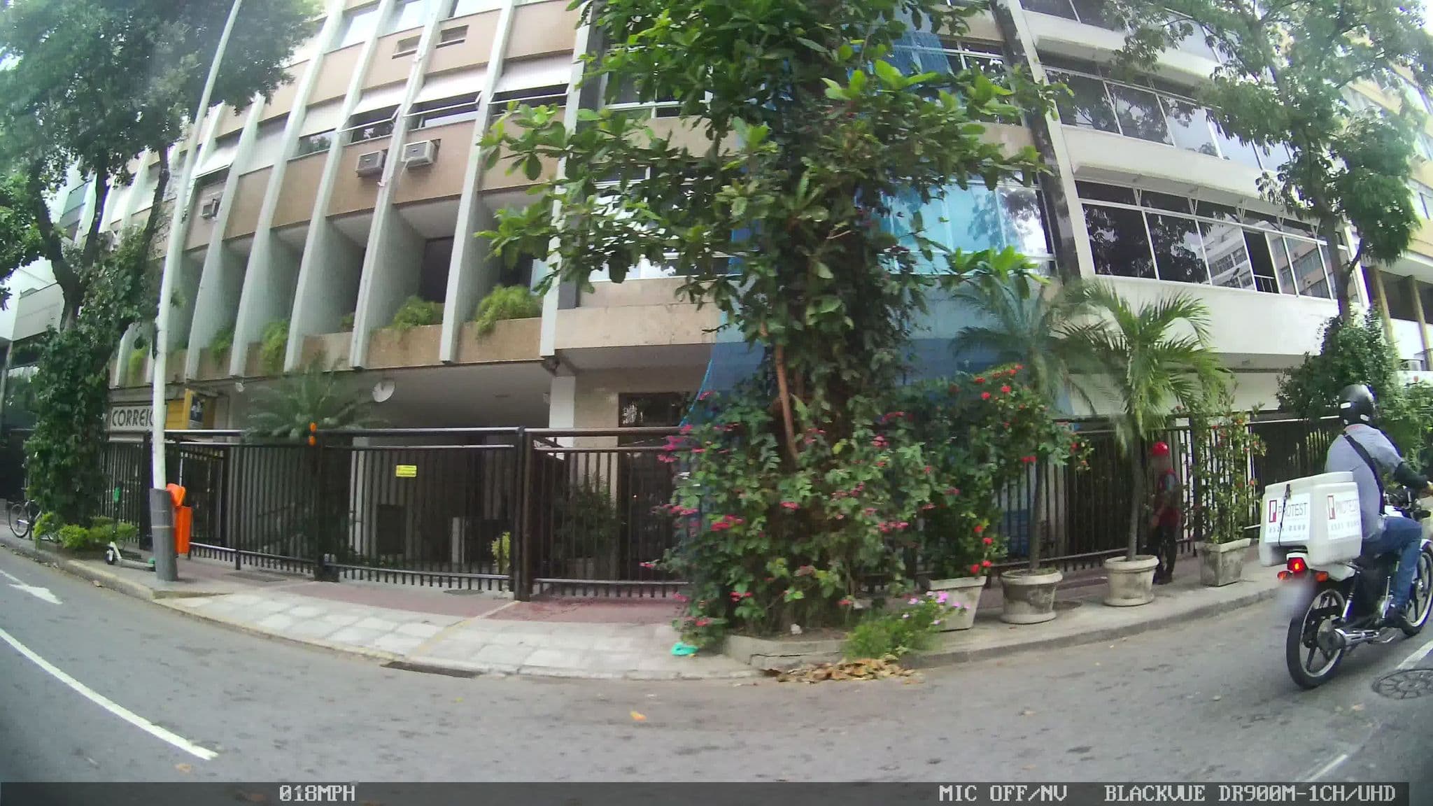 Street view near Ipanema Beach Park, Ipanema — © kaart_1 (CC BY-SA · Mapillary)