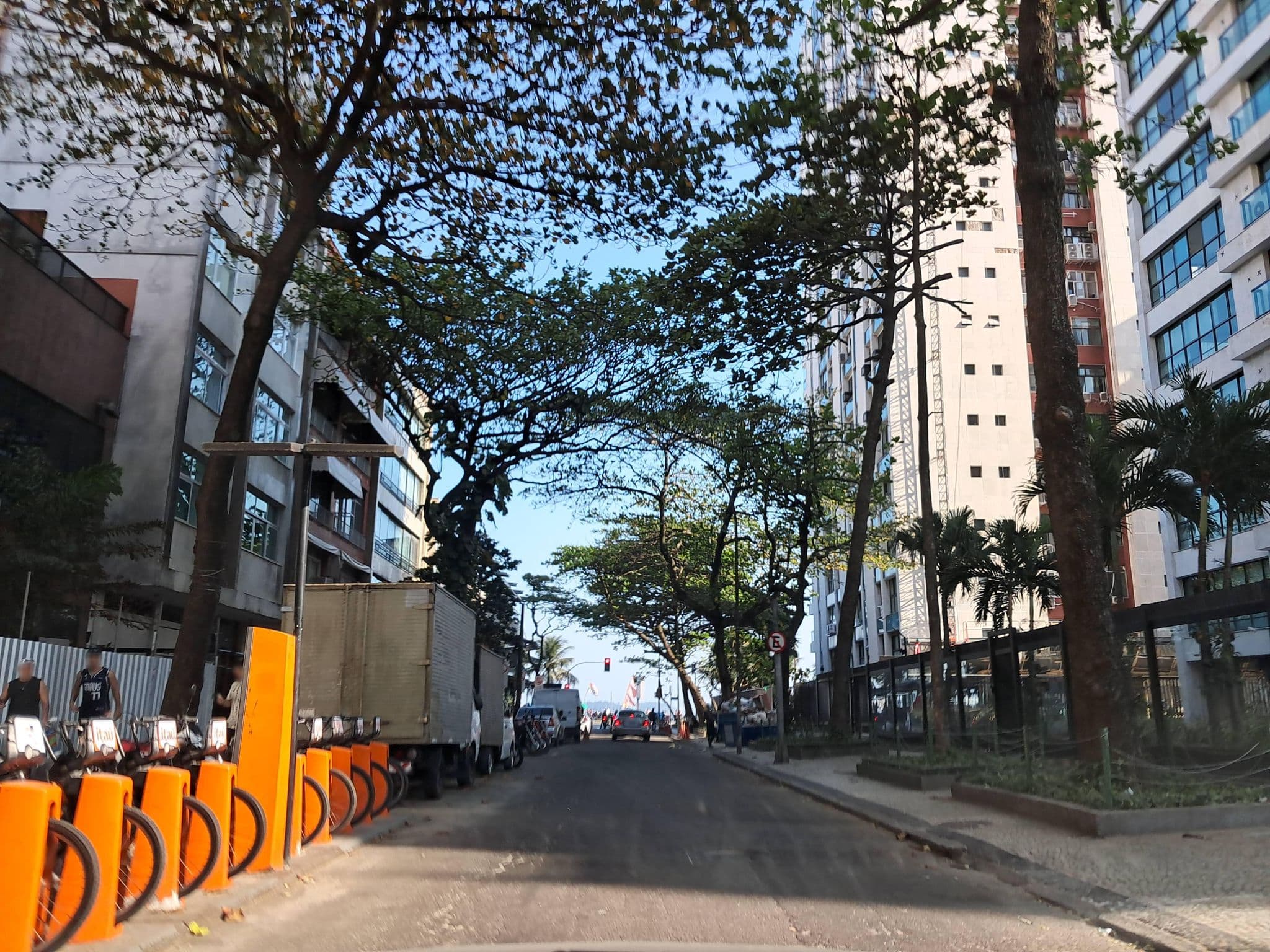 Street view near Ambian Is The Shiznit, Ipanema — © Malu25 (CC BY-SA · Mapillary)