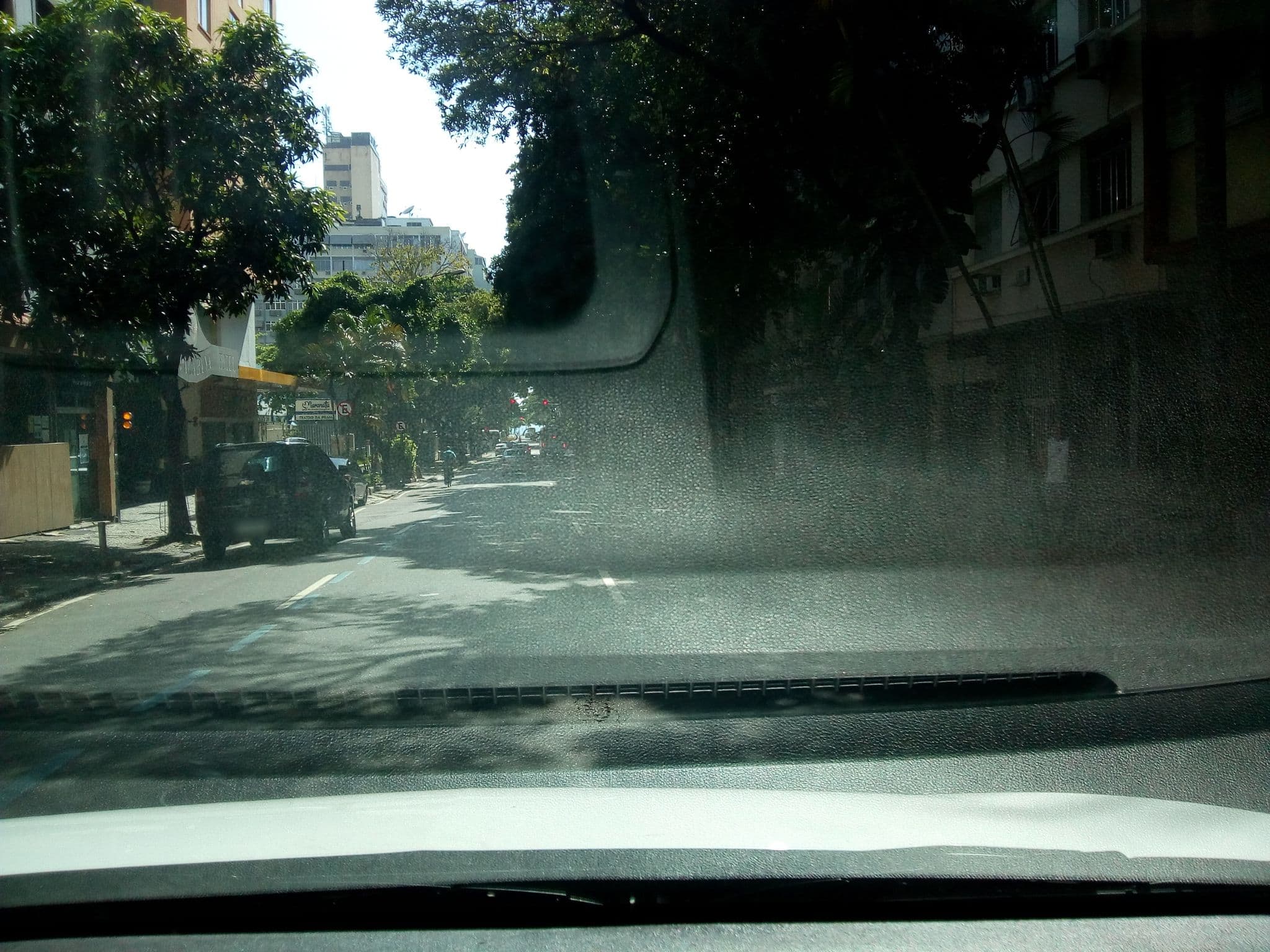 Street view near Le Carioca, Ipanema — © marciosampaio (CC BY-SA · Mapillary)