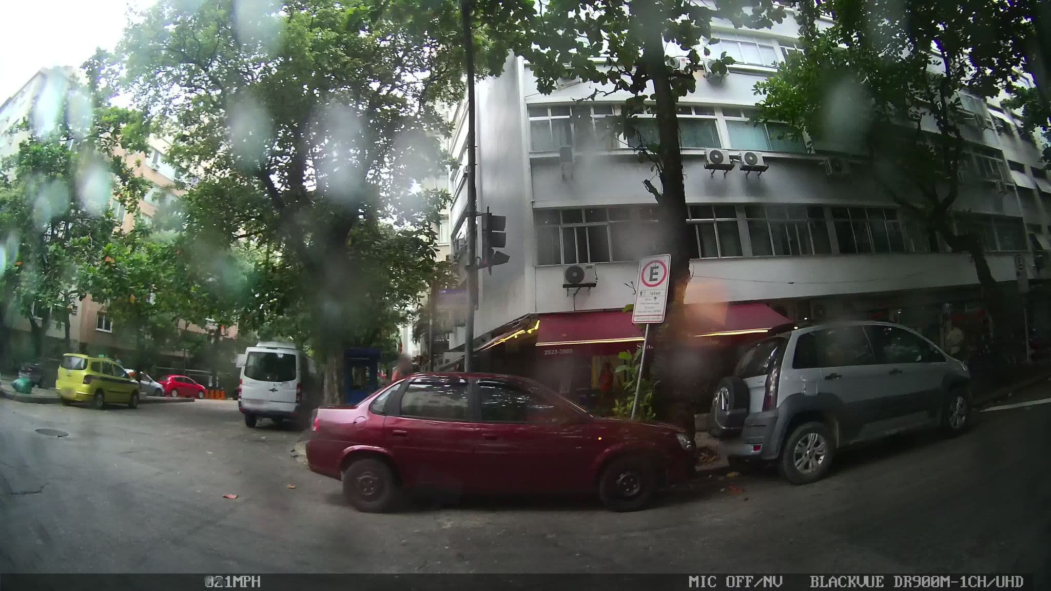 Street view near Atlantis, Ipanema — © kaart_1 (CC BY-SA · Mapillary)