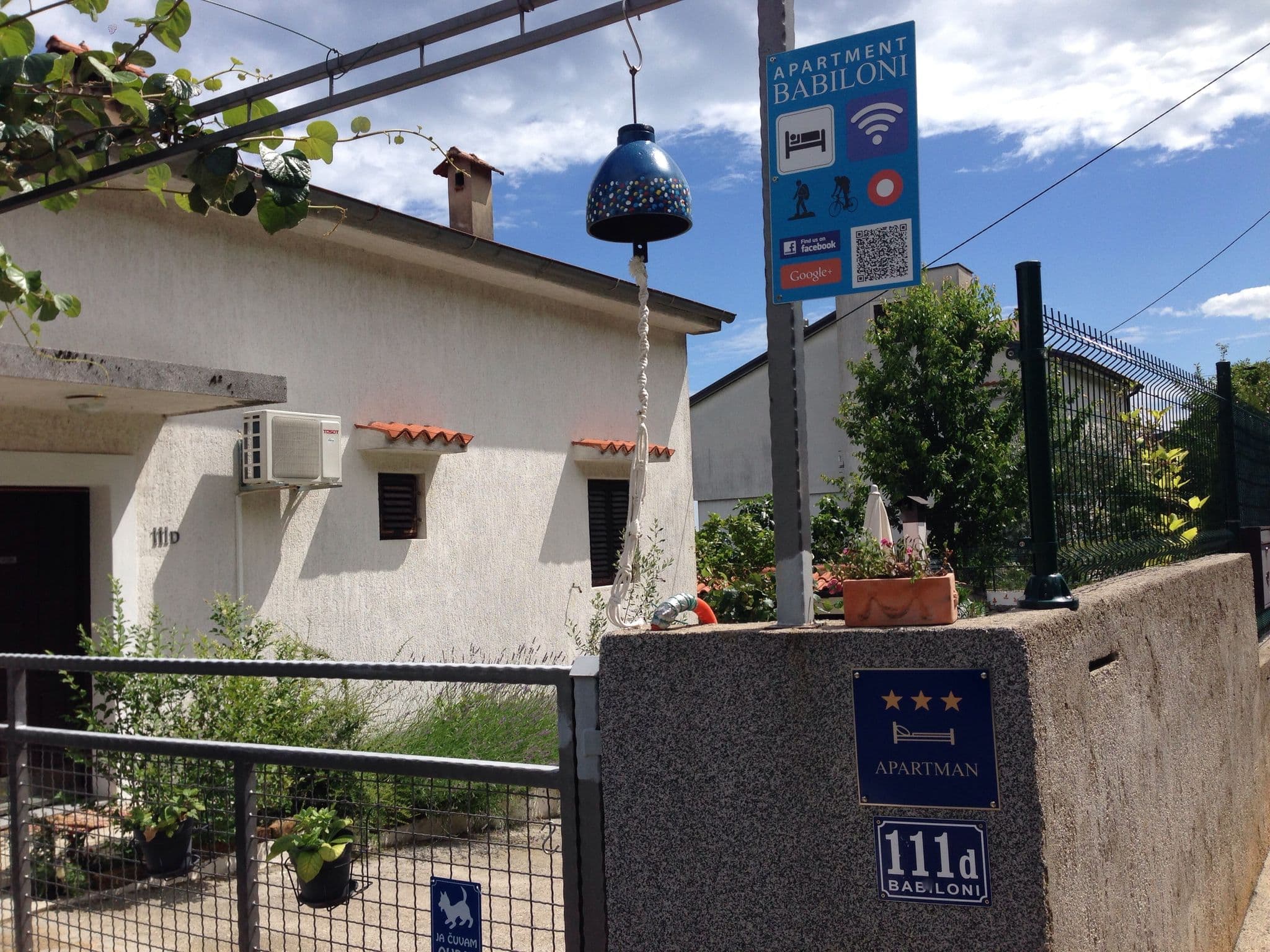 Street view near Apartment Babiloni, Veprinac — © jaakl (CC BY-SA · Mapillary)