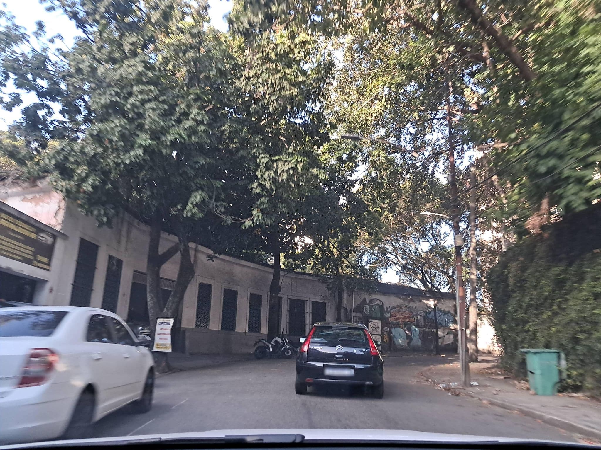 Street view near Café Rio Hostel, Catete — © enzostana (CC BY-SA · Mapillary)