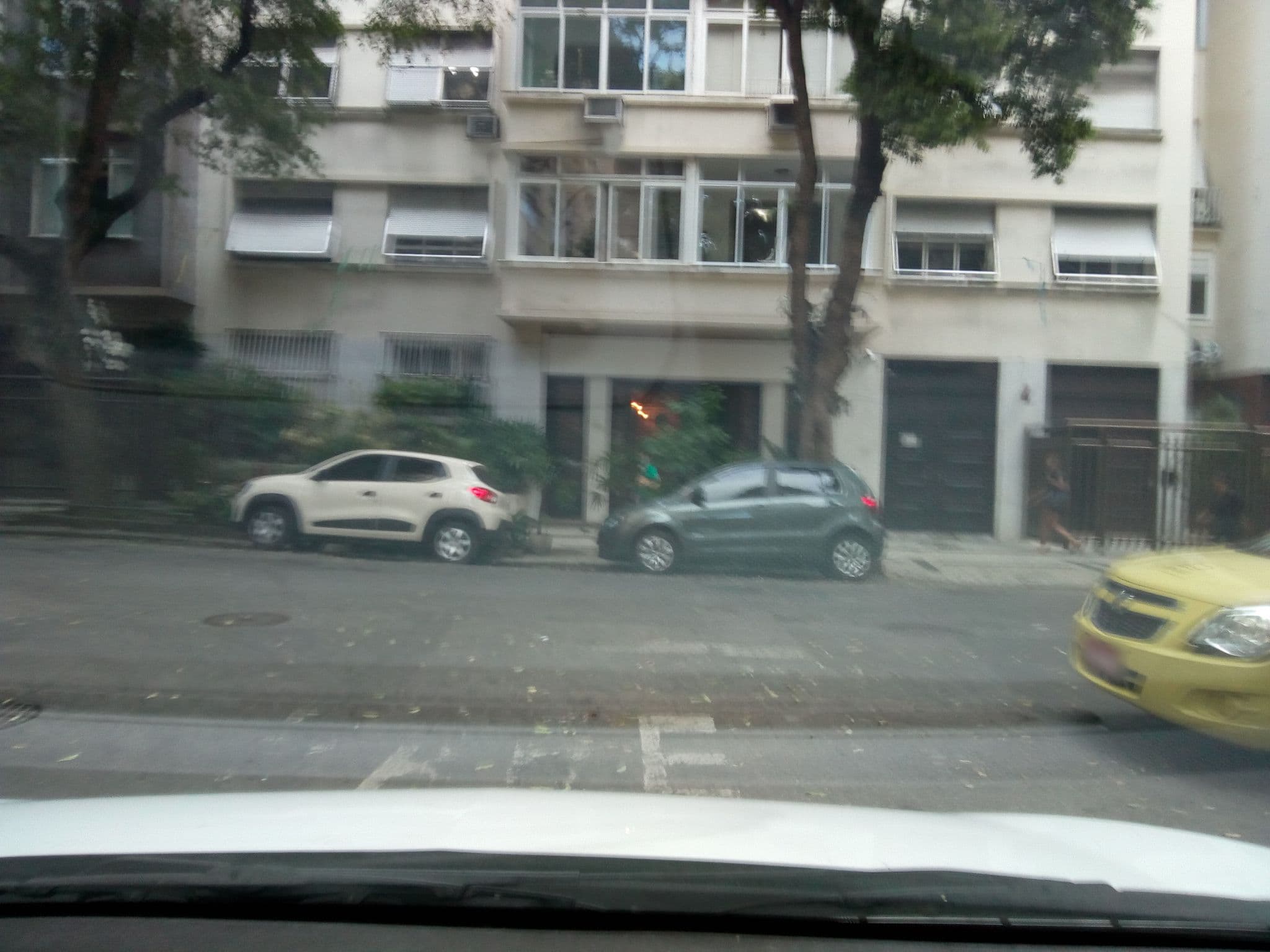 Street view near rio dolphin hotel, Ipanema — © marciosampaio (CC BY-SA · Mapillary)