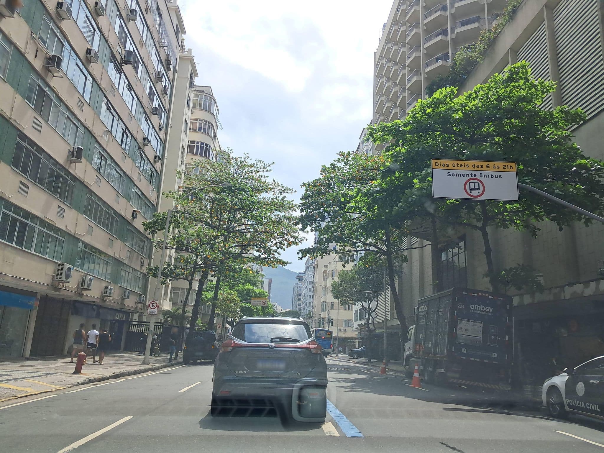 Street view near Club Millésime, Ipanema — © enzostana (CC BY-SA · Mapillary)