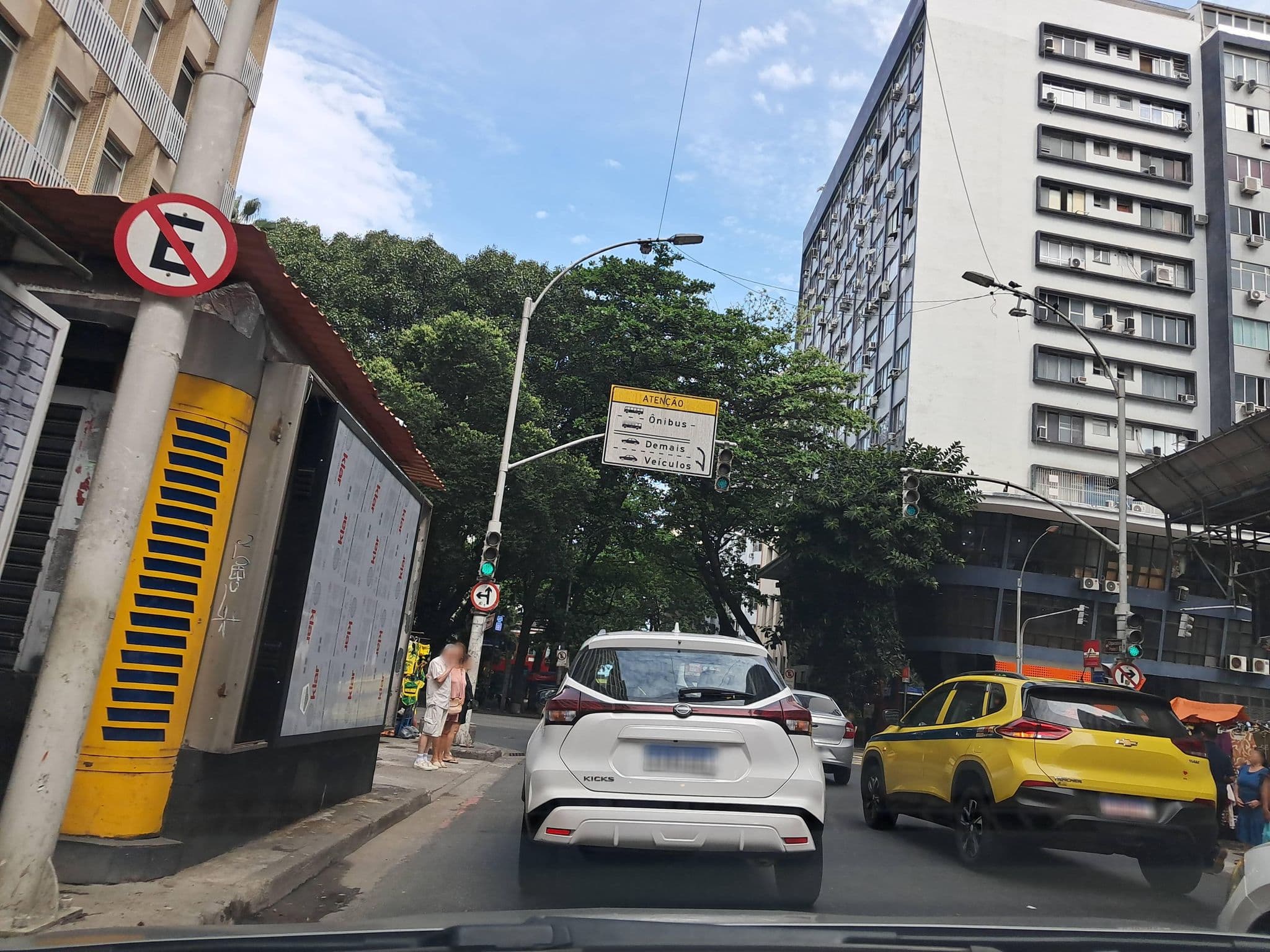 Street view near Casa do Alessandra B&B, Copacabana — © enzostana (CC BY-SA · Mapillary)