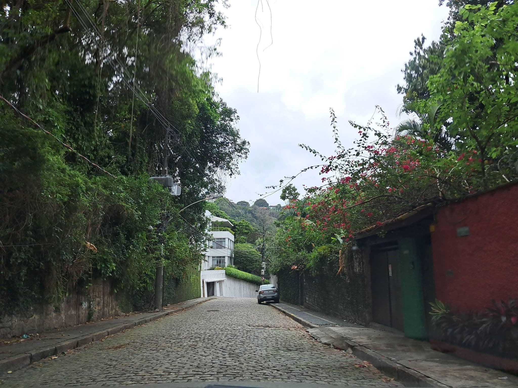 Street view near Pousada Solar do Redentor, Estácio — © enzostana (CC BY-SA · Mapillary)