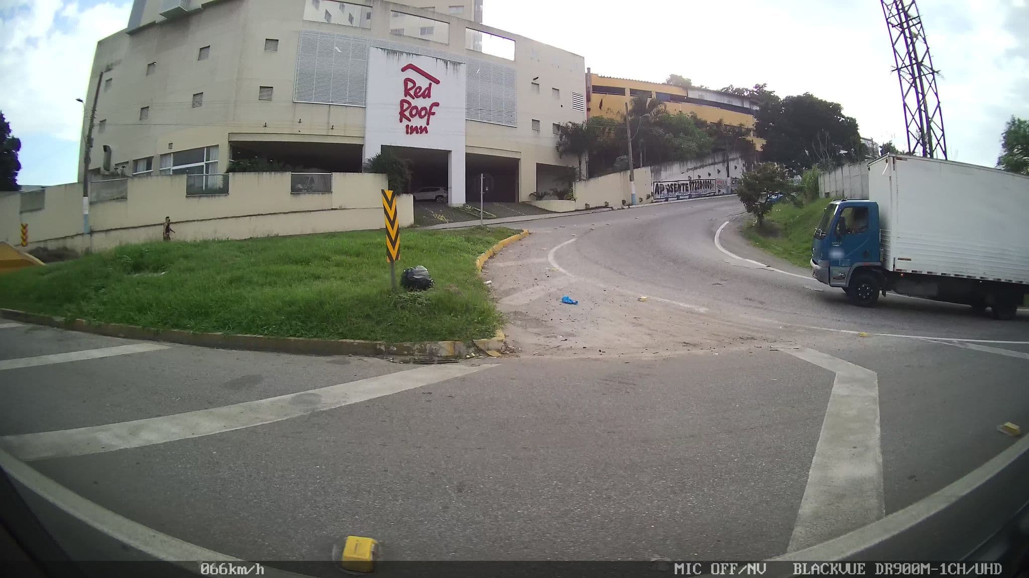 Street view near Red Roof Inn Dutra Airport, São João de Meriti — © kaart_2 (CC BY-SA · Mapillary)