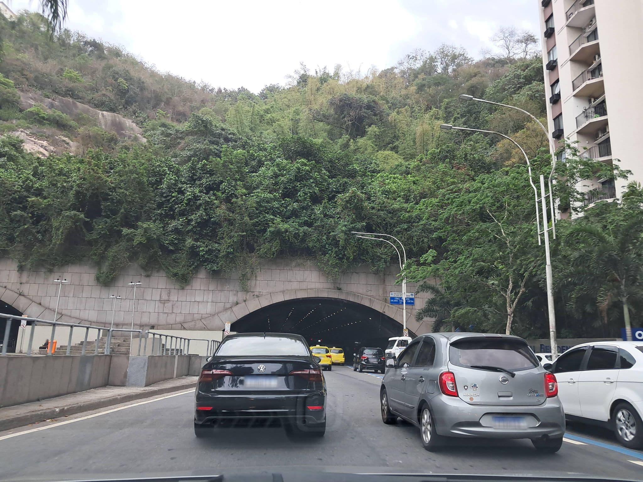 Street view near B&B Copacabana Suite, Copacabana — © enzostana (CC BY-SA · Mapillary)
