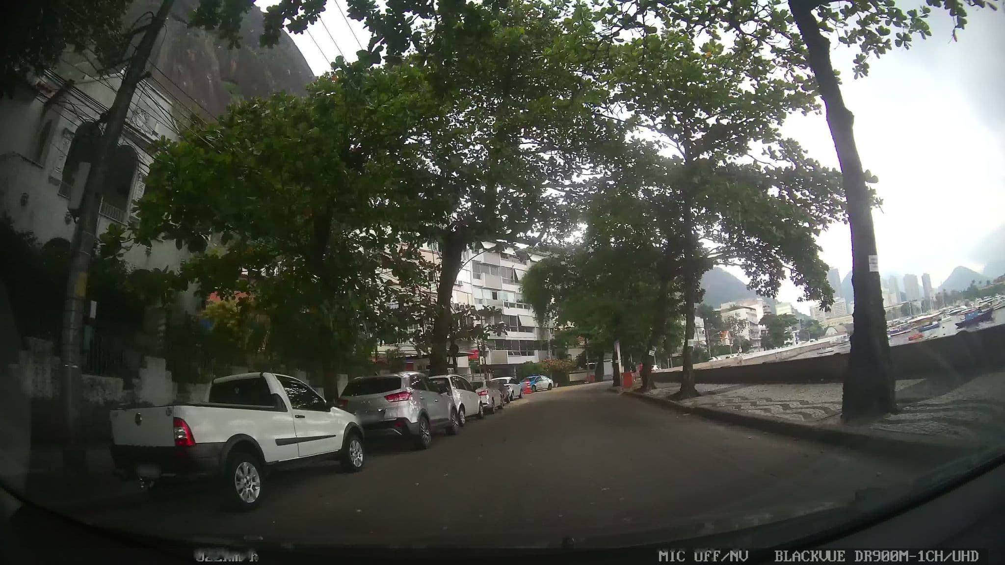 Street view near Bellevue Hostel, Copacabana — © kaart_2 (CC BY-SA · Mapillary)
