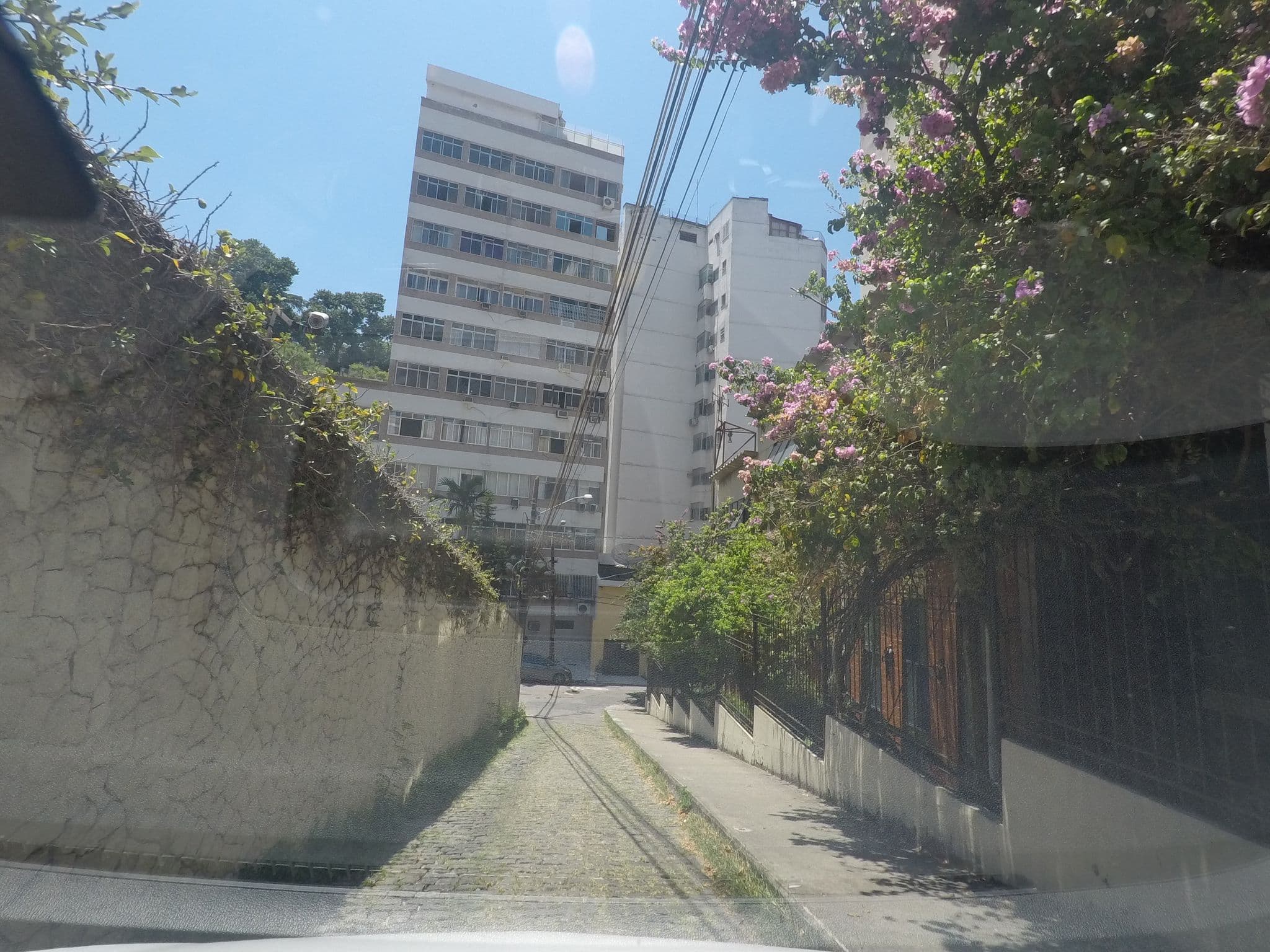 Street view near Hostel Arcobaleno, Copacabana — © marciosampaio (CC BY-SA · Mapillary)