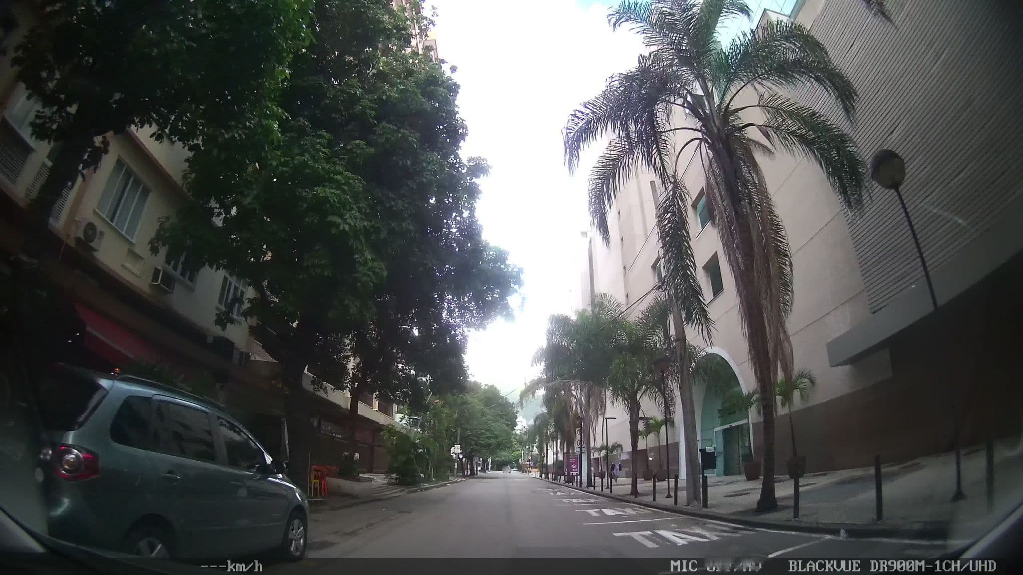 Street view near Brothers Hostel, Catete — © kaart_1 (CC BY-SA · Mapillary)