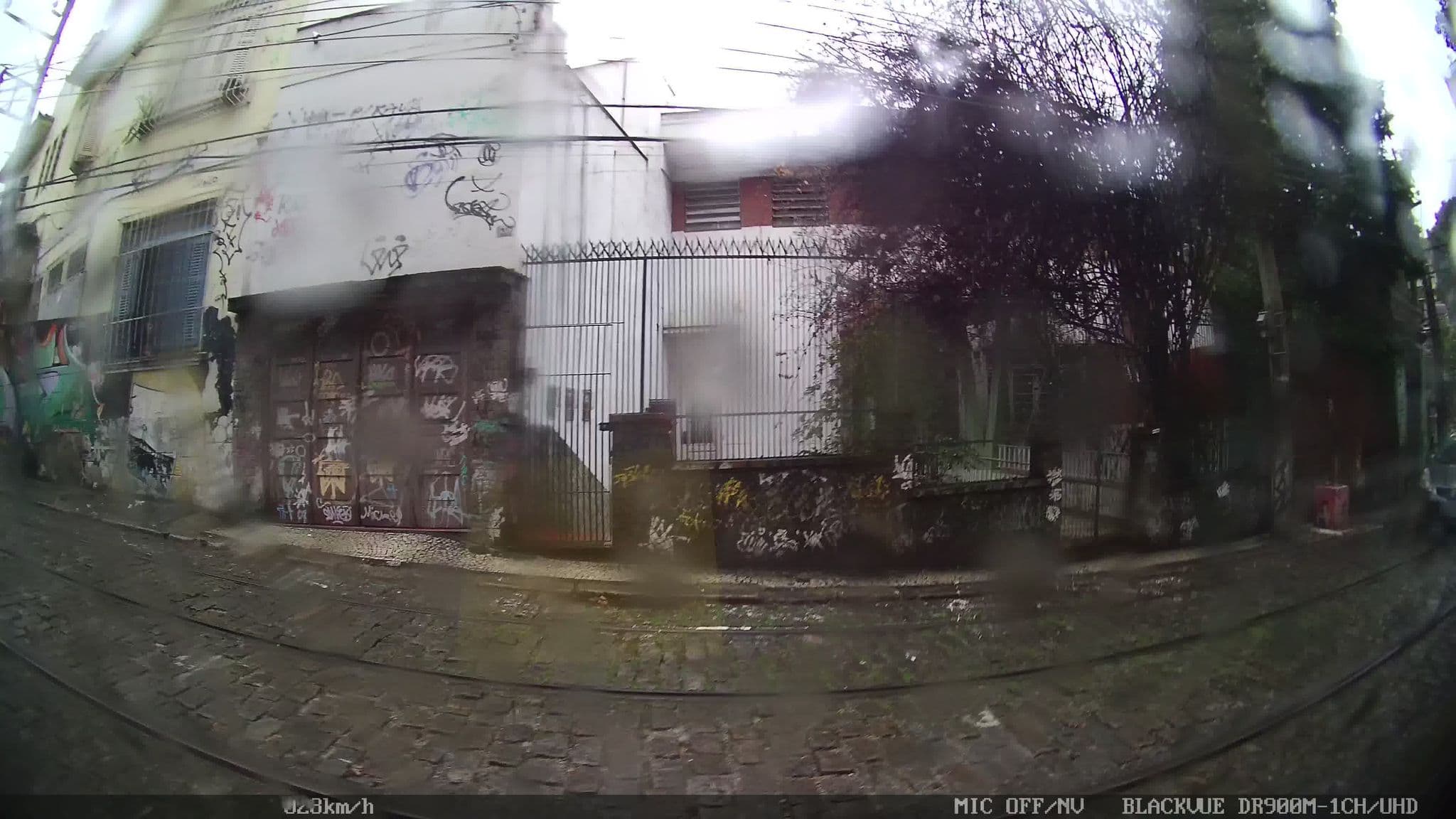 Street view near Hostel Mambembe, Santa Teresa — © kaart_2 (CC BY-SA · Mapillary)