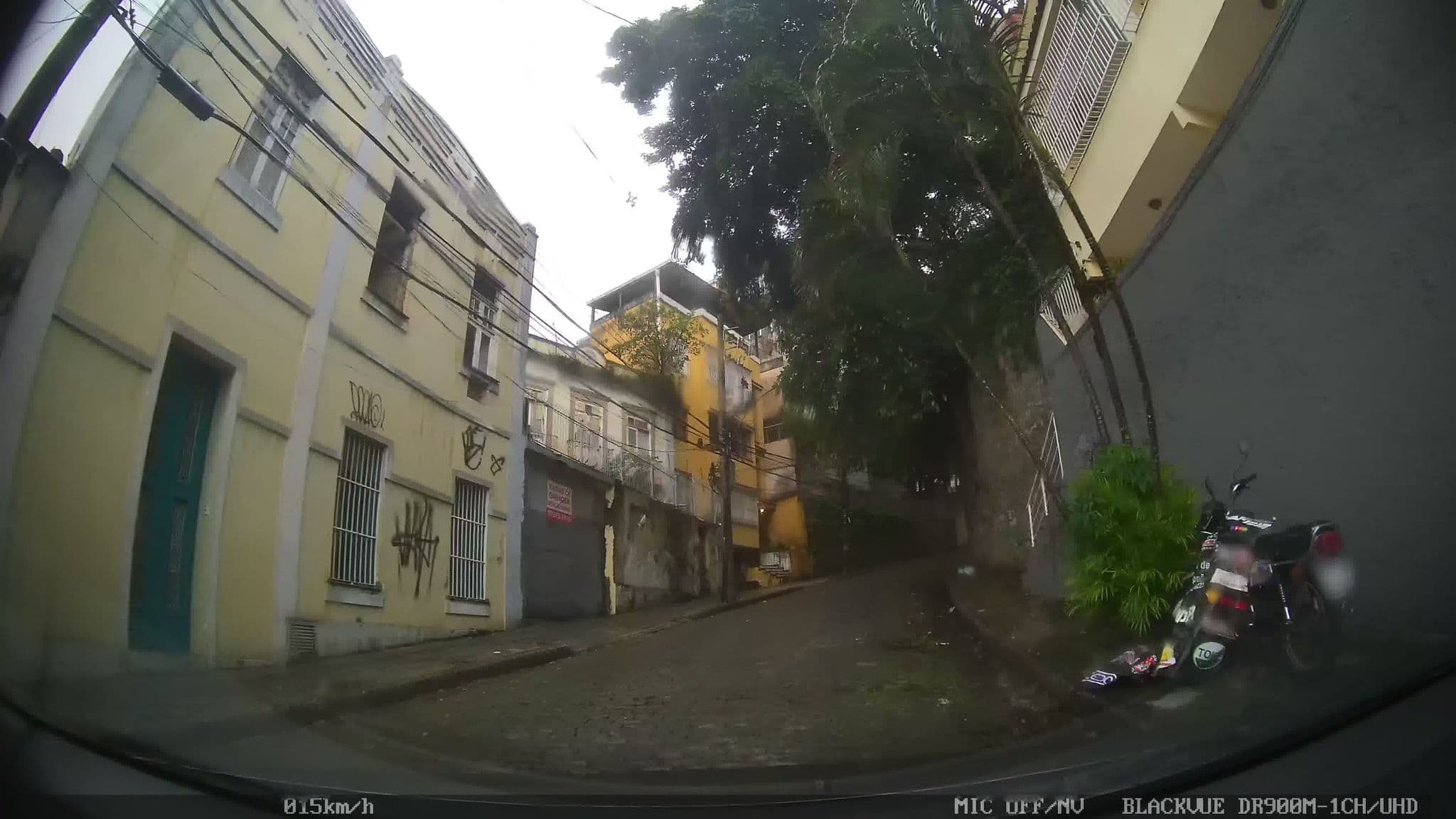 Street view near Hotel challon, Catete — © kaart_2 (CC BY-SA · Mapillary)