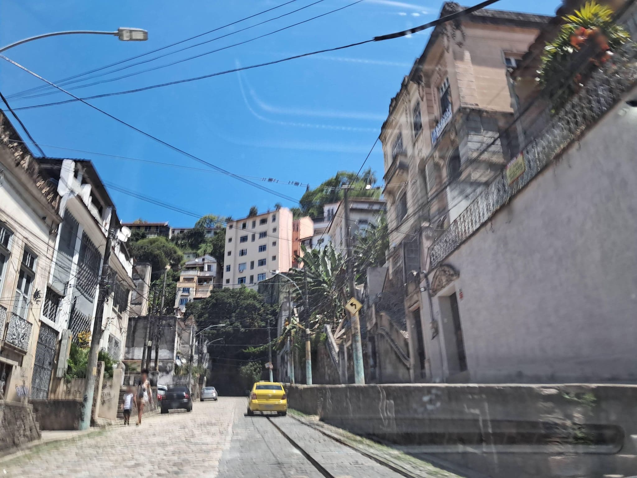 Street view near Olia Hostel, Santa Teresa — © enzostana (CC BY-SA · Mapillary)