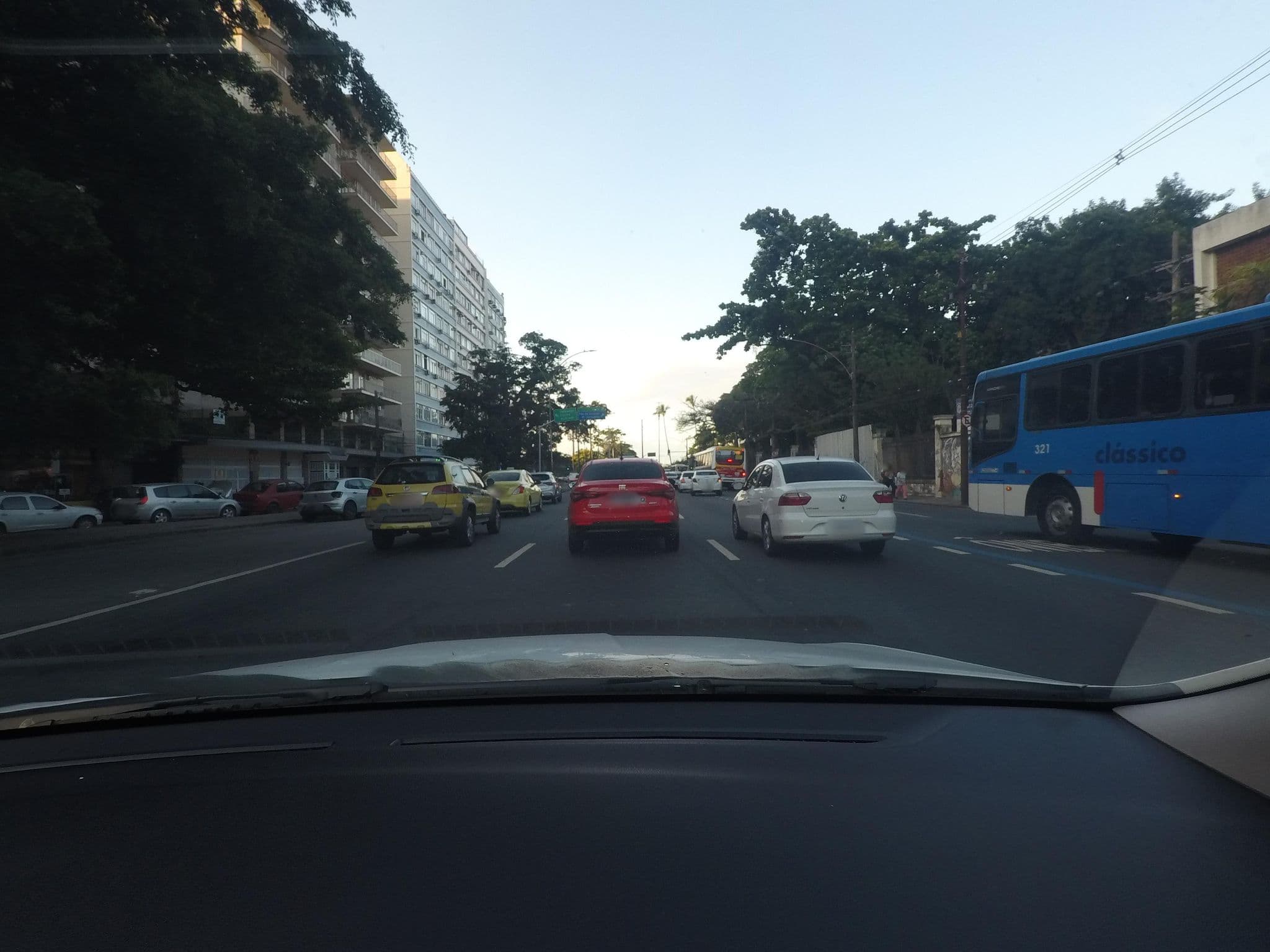 Street view near Temporadas do Recreio, Copacabana — © jaderbavaresco (CC BY-SA · Mapillary)