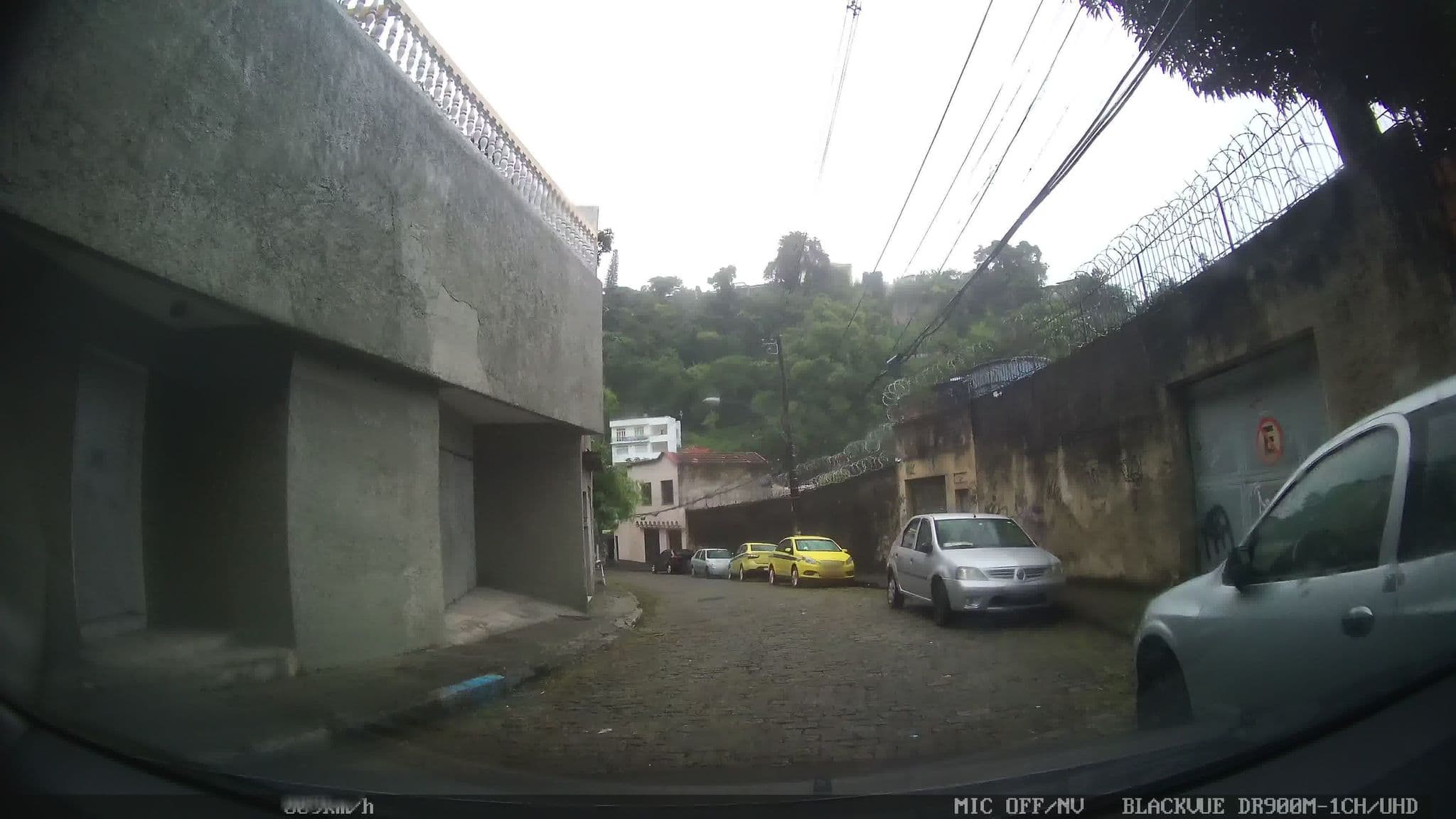 Street view near Denise's Guesthouse, Catete — © kaart_2 (CC BY-SA · Mapillary)