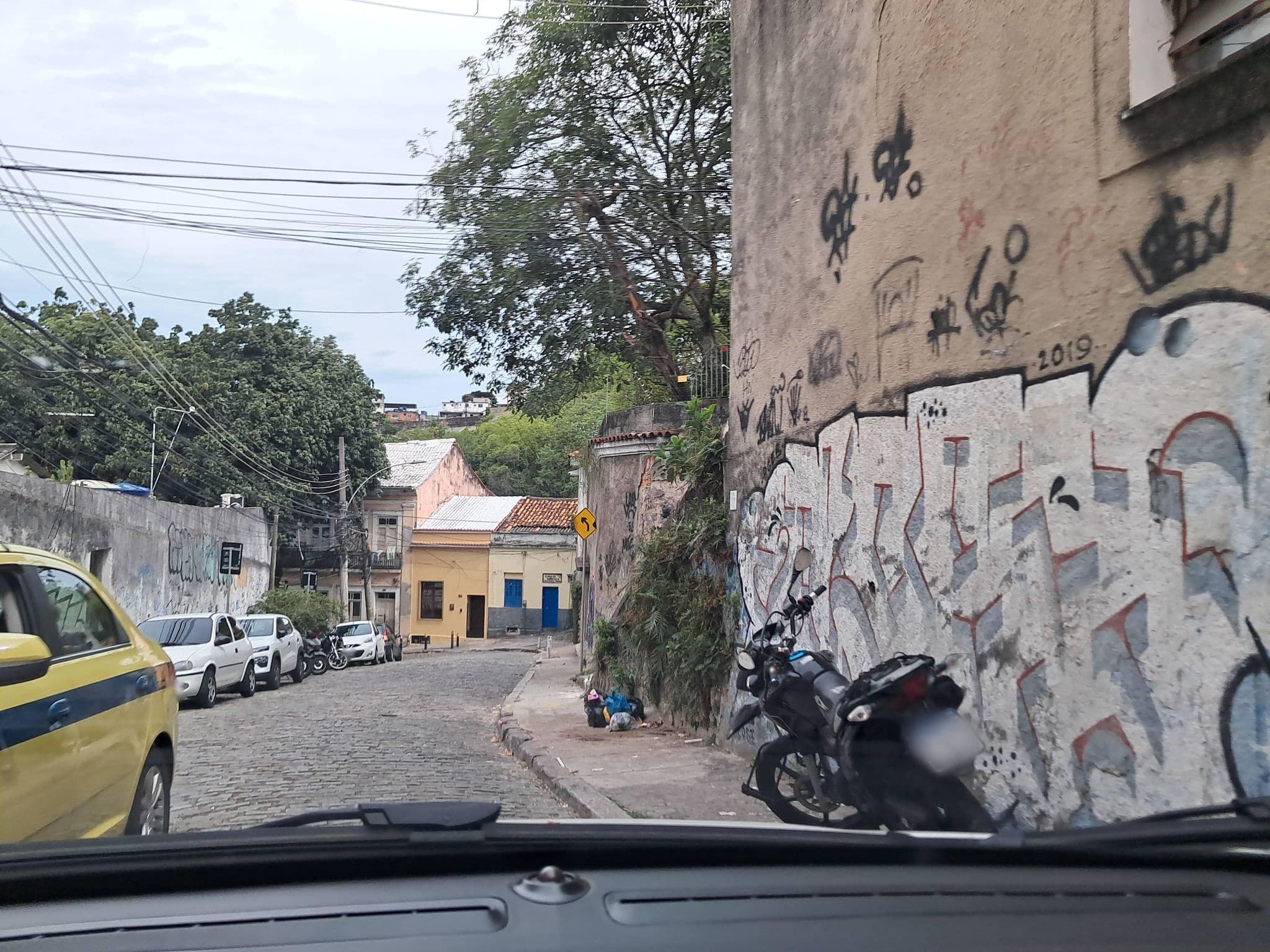 Street view near Guest House Casa Amarela, Catete — © Malu25 (CC BY-SA · Mapillary)