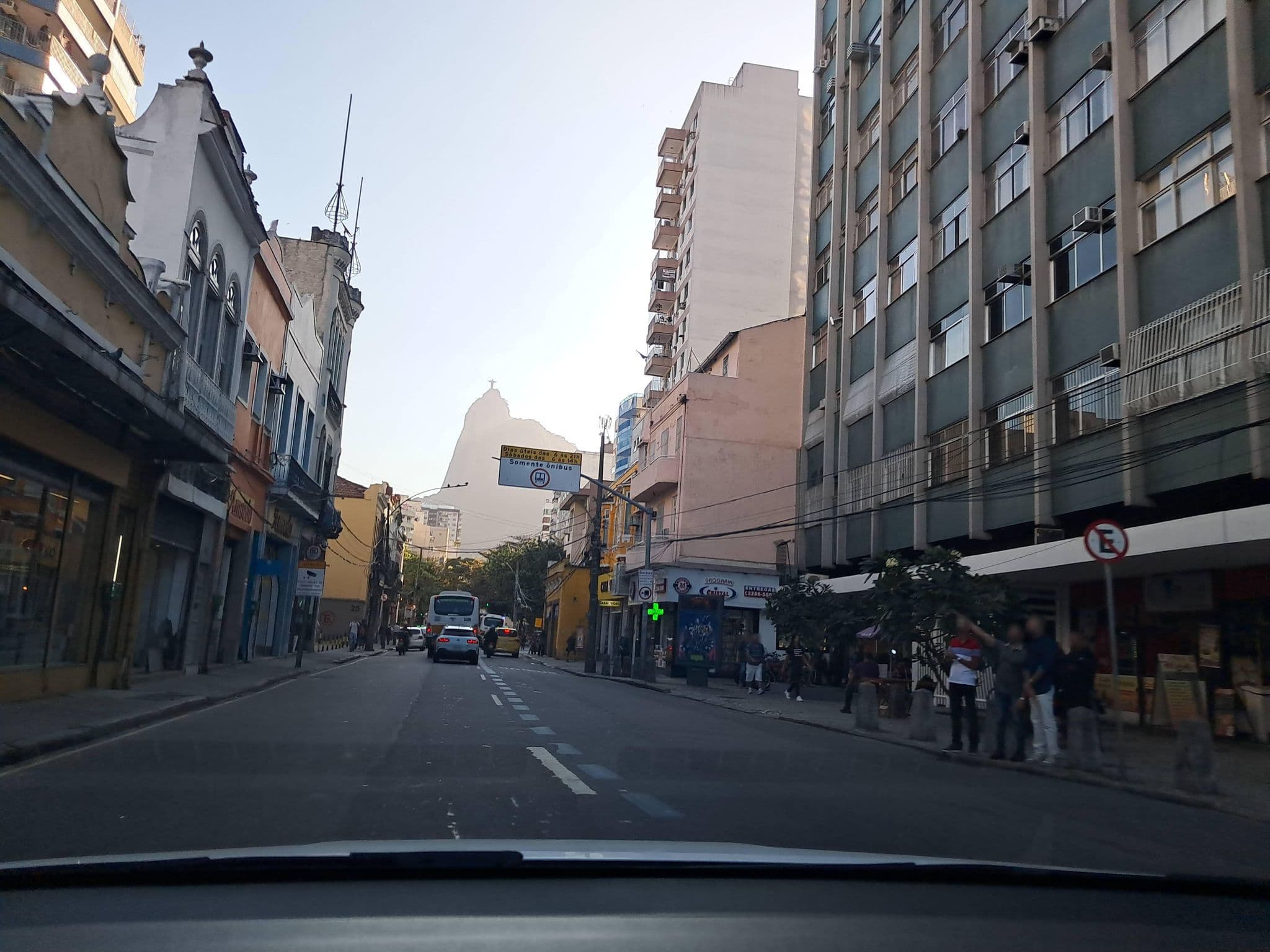 Street view near Hostel Praia de Botafogo, Copacabana — © Malu25 (CC BY-SA · Mapillary)