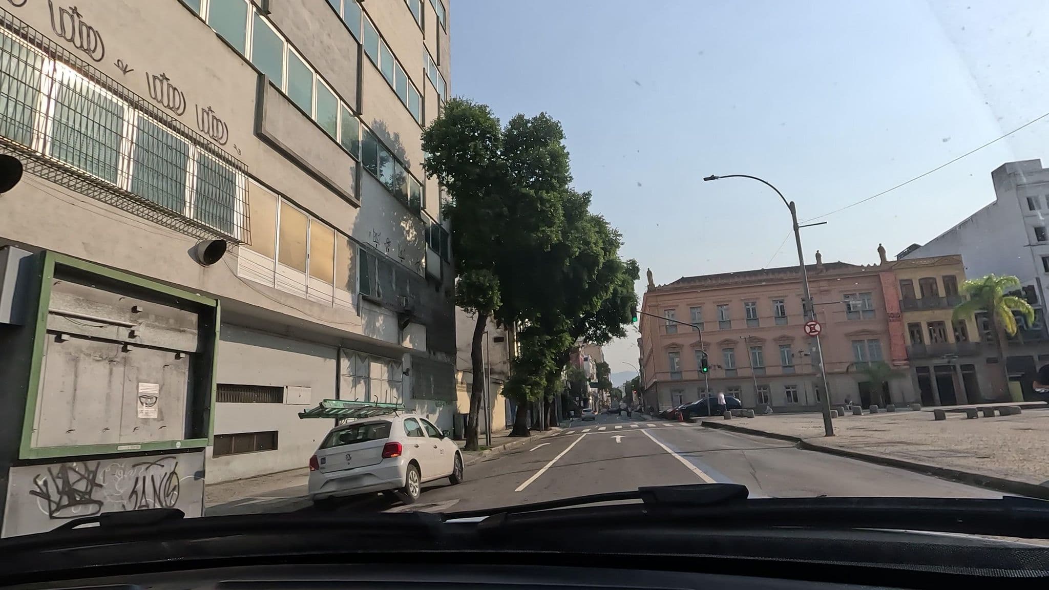 Street view near Serra dos Tucanos, Rio de Janeiro — © enzostana (CC BY-SA · Mapillary)
