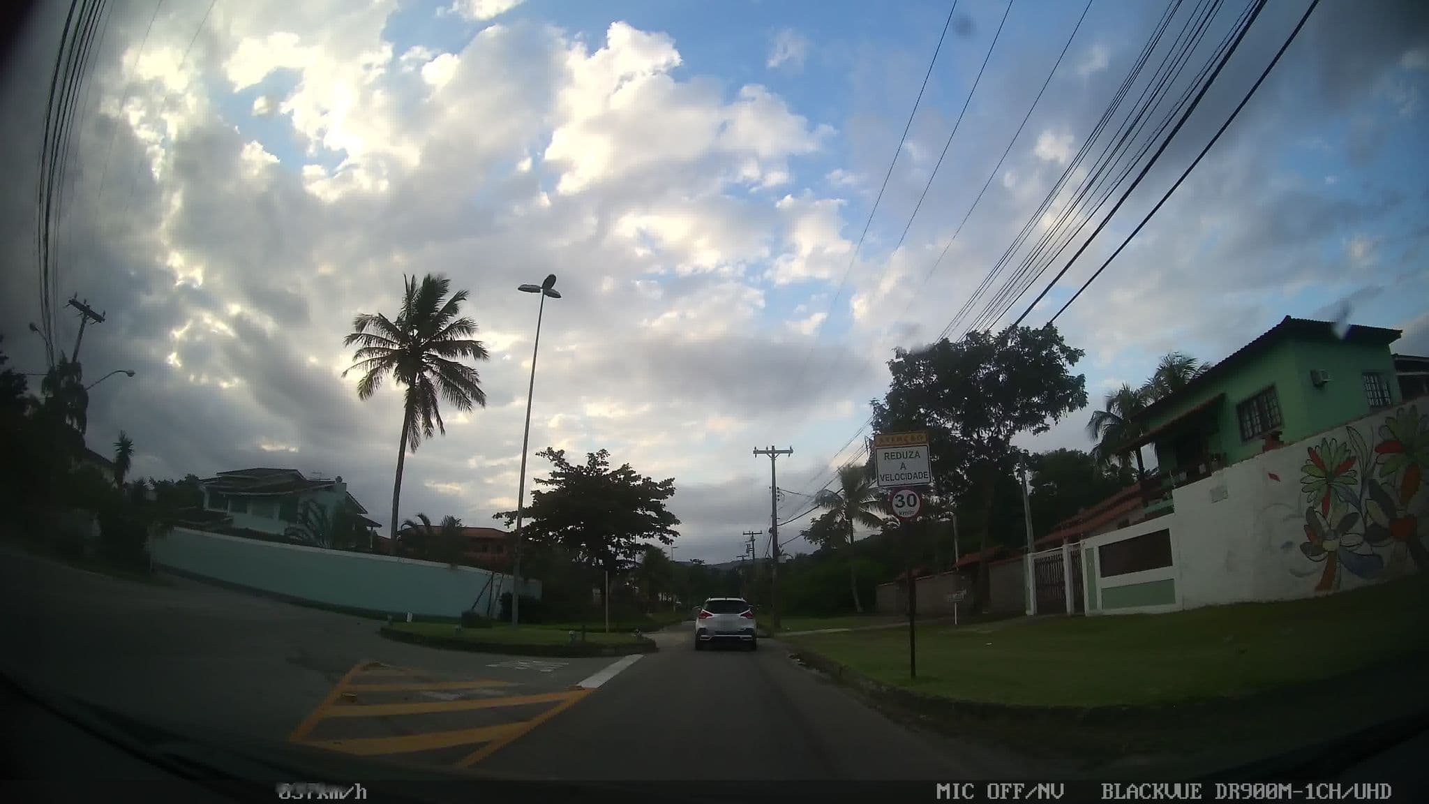 Street view near Pousada Camboinhas Way, Niterói — © kaart_2 (CC BY-SA · Mapillary)