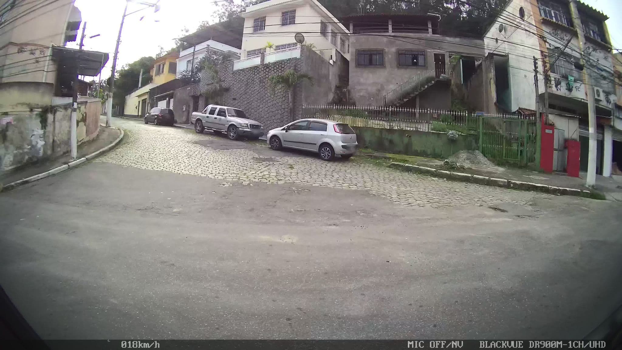 Street view near Casa Tupinambas, Niterói — © kaart_2 (CC BY-SA · Mapillary)