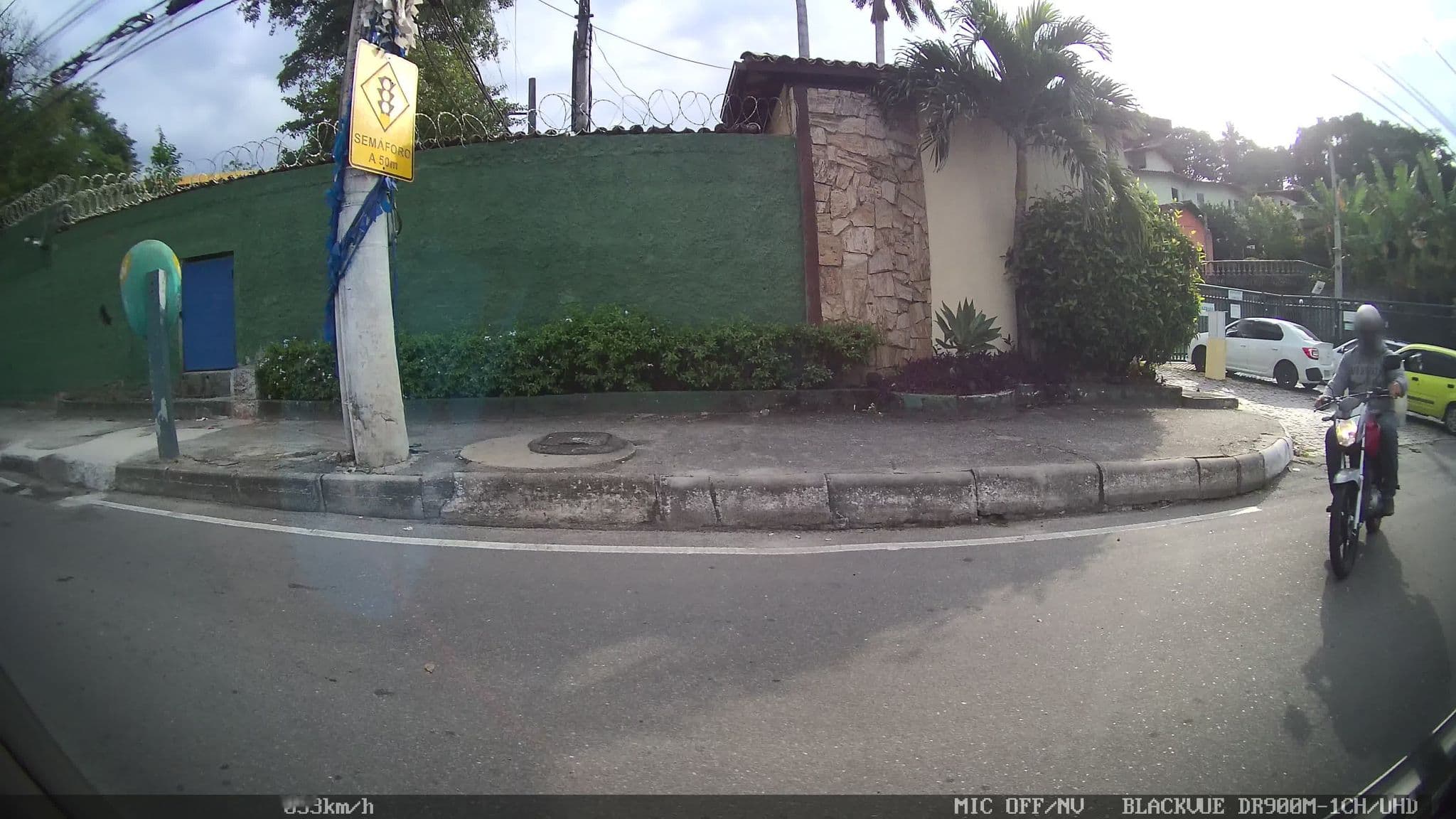 Street view near Pousada Familia Turra, Niterói — © kaart_2 (CC BY-SA · Mapillary)