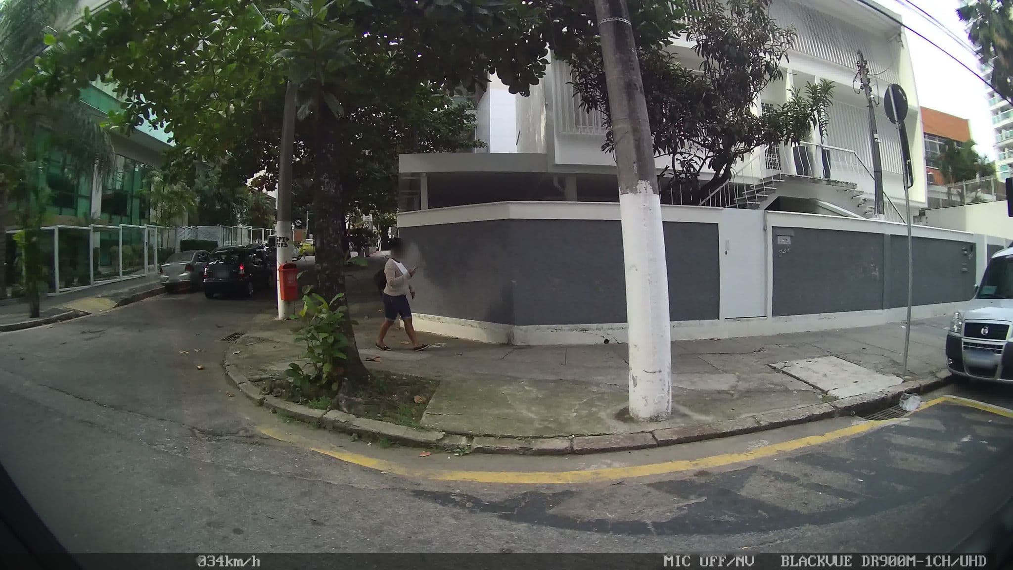 Street view near DZ9 Bed & Breakfast, Niterói — © kaart_2 (CC BY-SA · Mapillary)