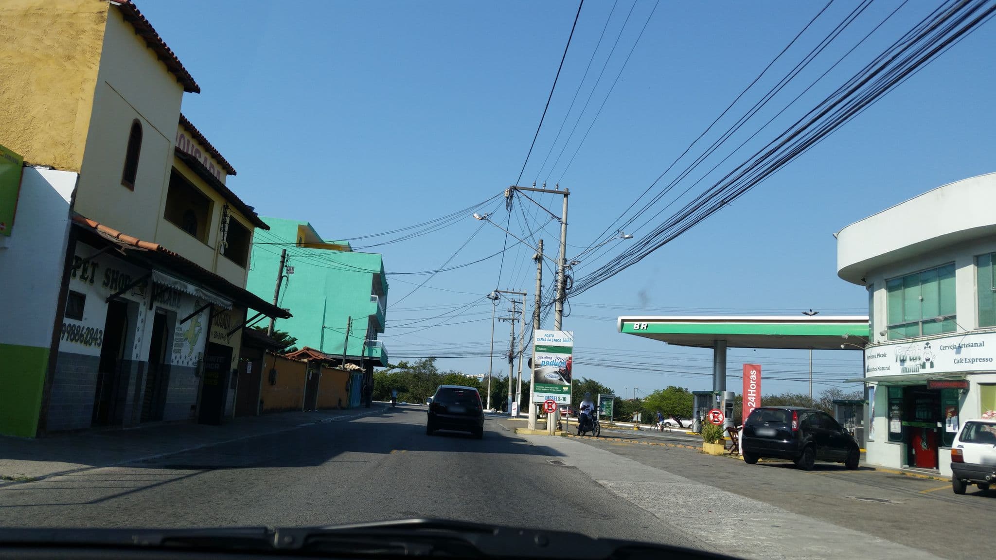 Street view near Pousada Porto Maravilha, Cabo Frio — © pablo (CC BY-SA · Mapillary)