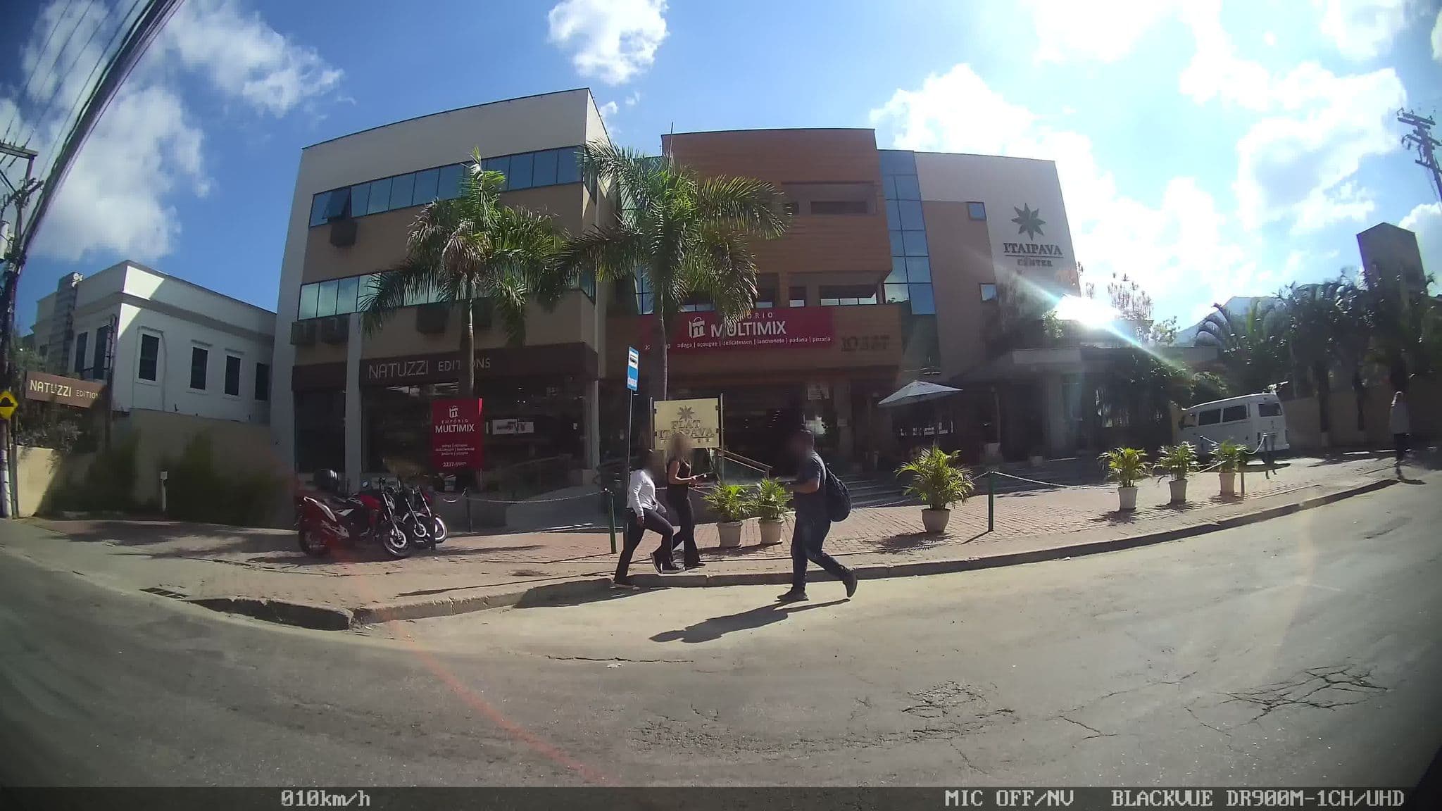 Street view near Flat Itaipava Center, Petrópolis — © kaart_2 (CC BY-SA · Mapillary)